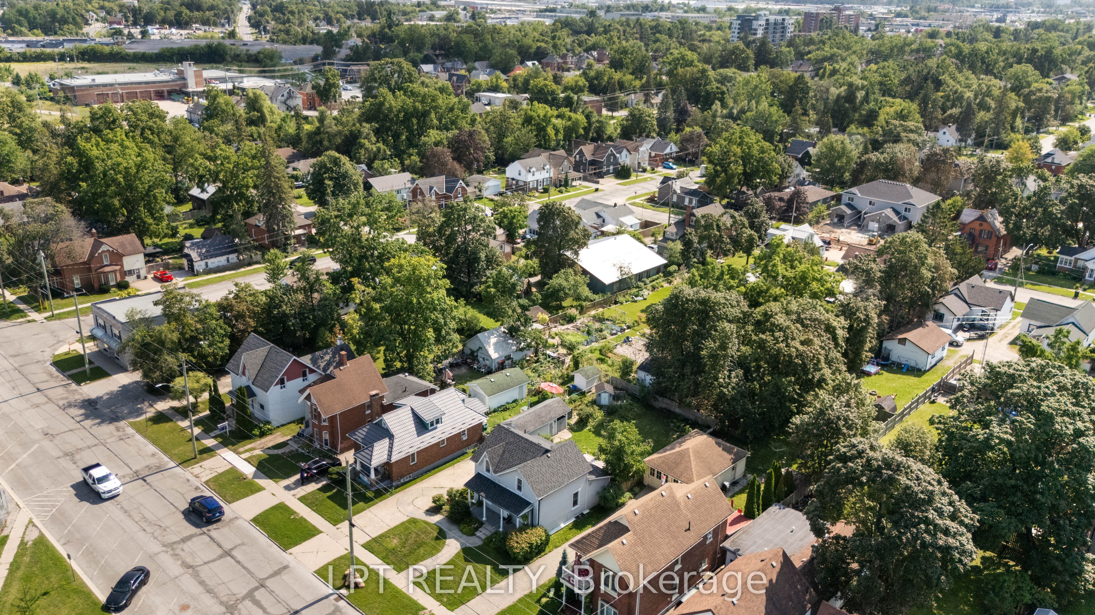 52 Parkside Drive E Property Photo 42