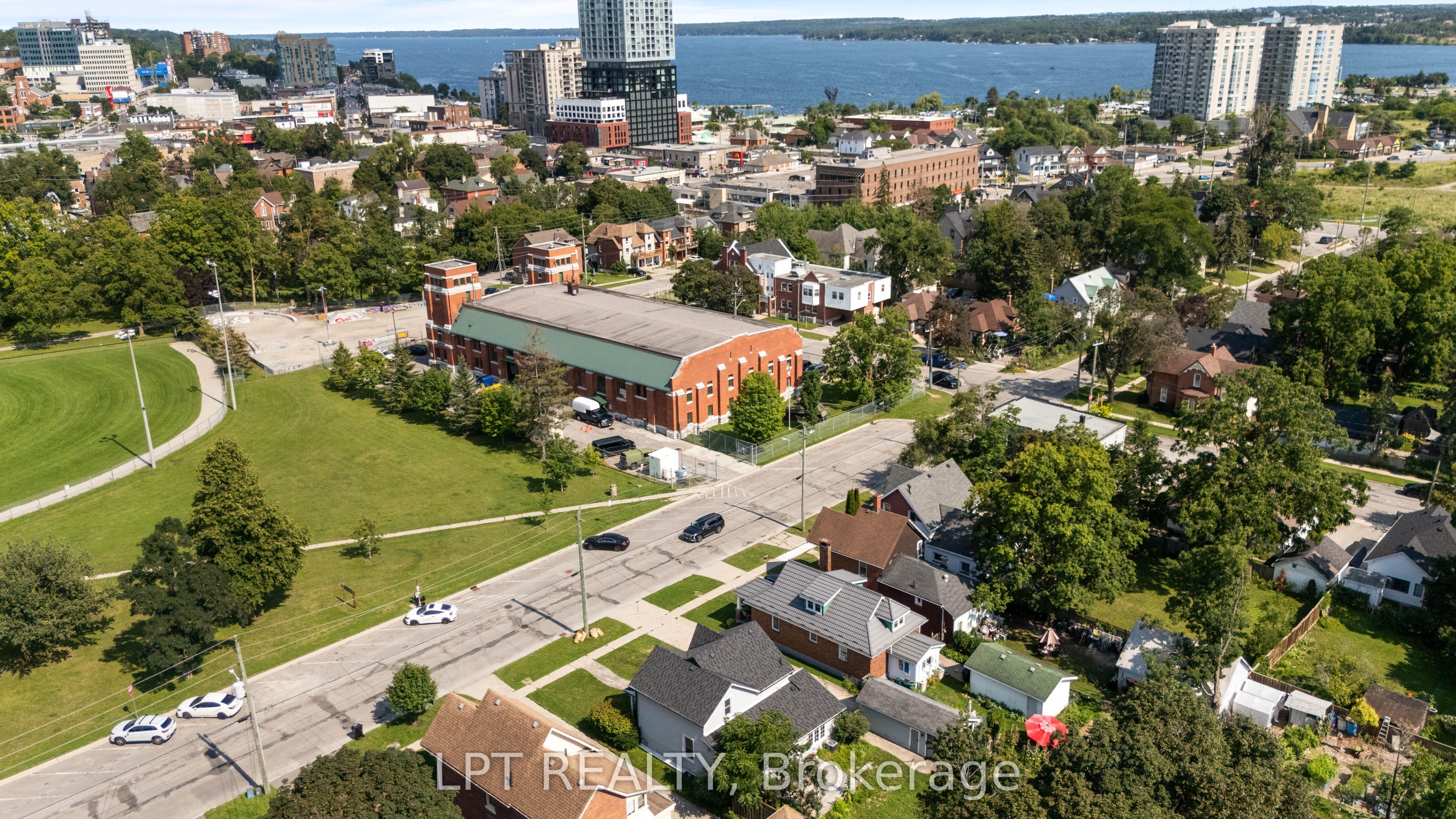 52 Parkside Drive E Property Photo 43