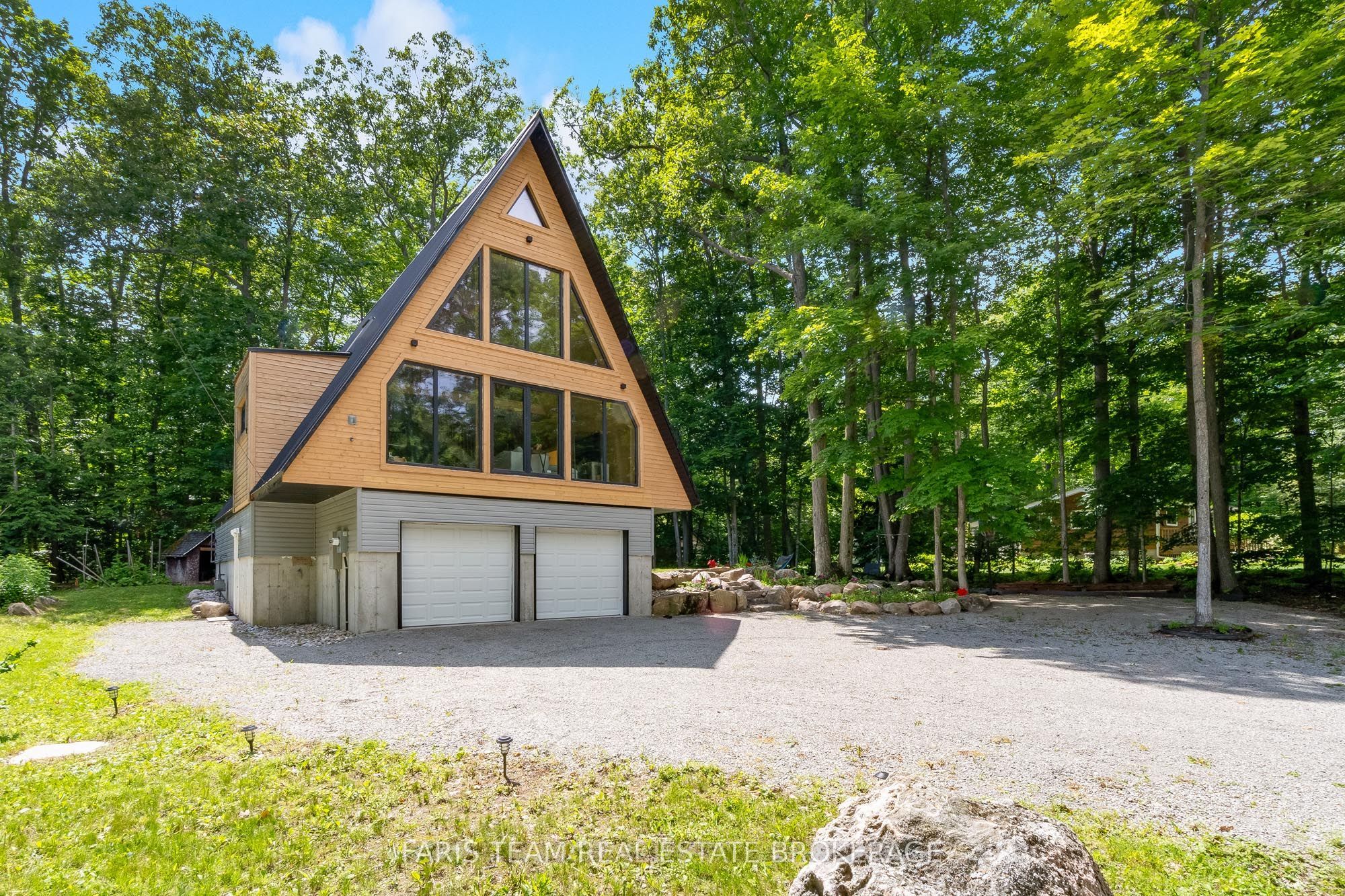 1490 Champlain Road Property Photo 2