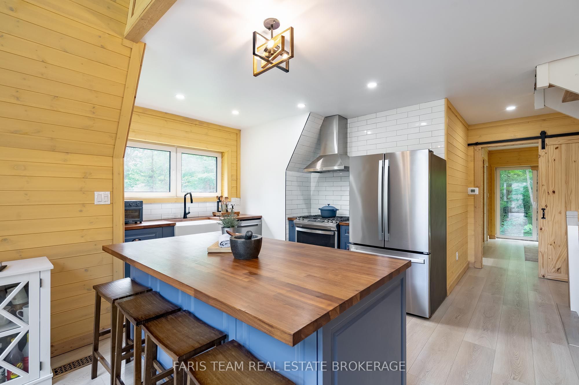 1490 Champlain Road Property Photo 4