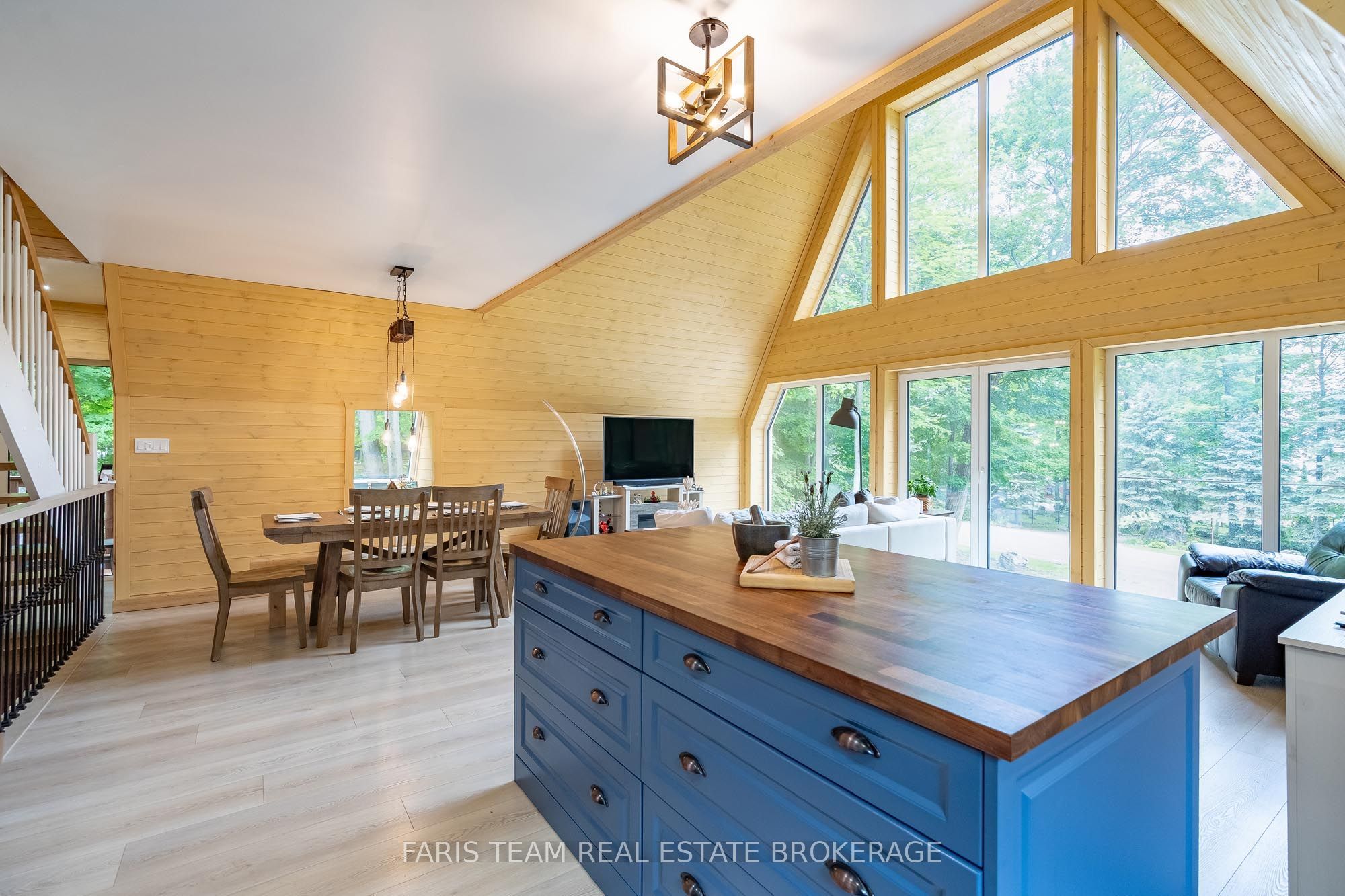 1490 Champlain Road Property Photo 8