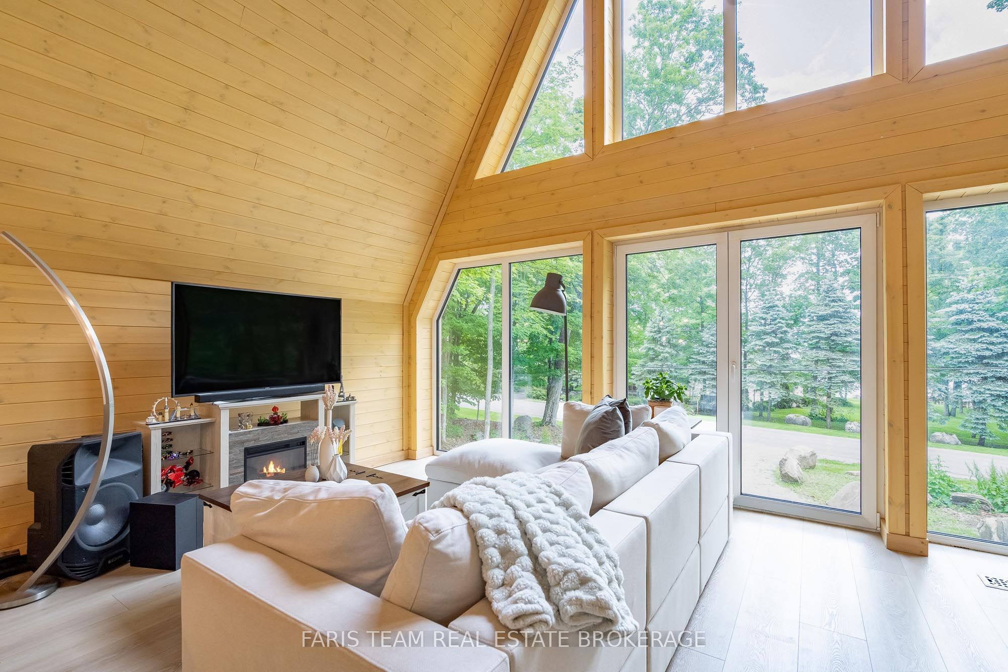1490 Champlain Road Property Photo 11