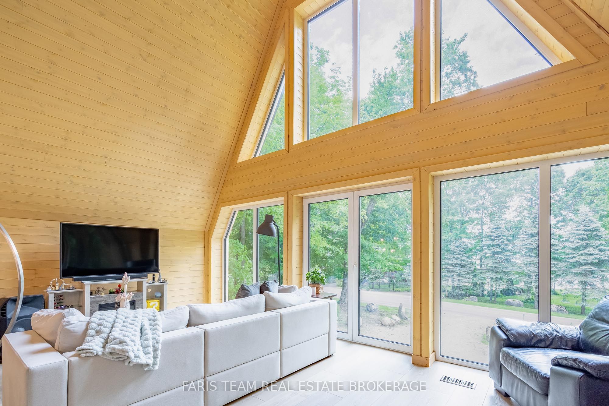 1490 Champlain Road Property Photo 14