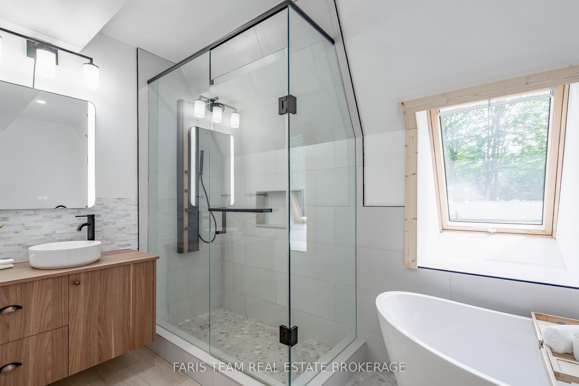 1490 Champlain Road Property Photo 17