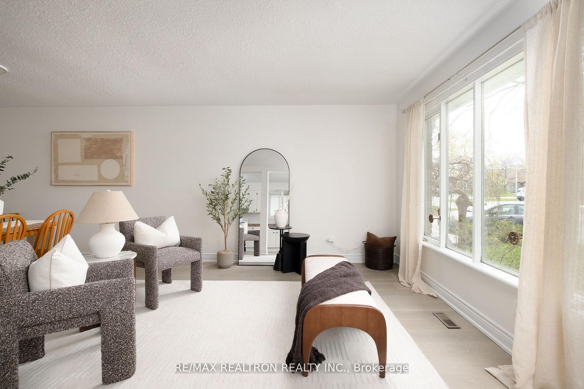 8 Courtice Crescent Property Photo 3