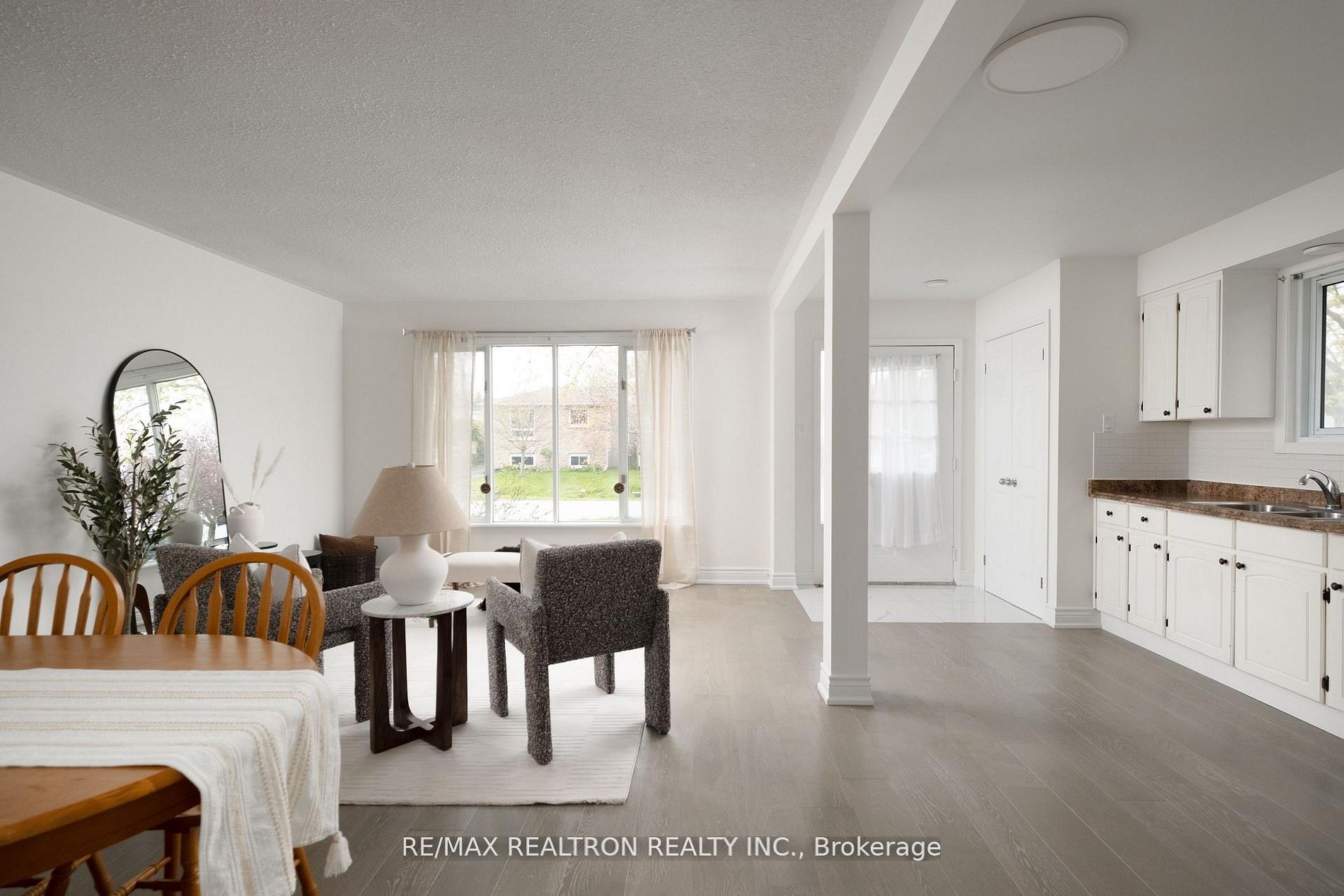 8 Courtice Crescent Property Photo 4