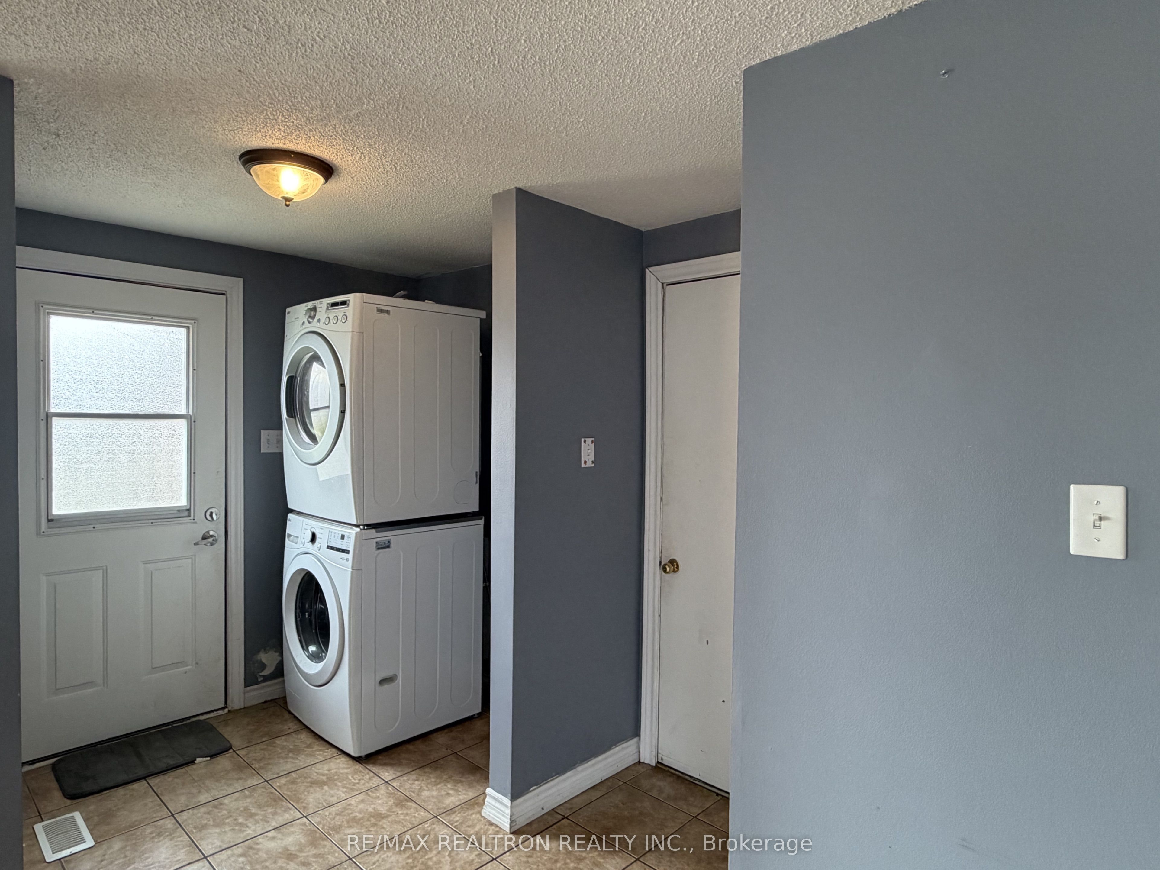 420 Grove Street E Property Photo 3
