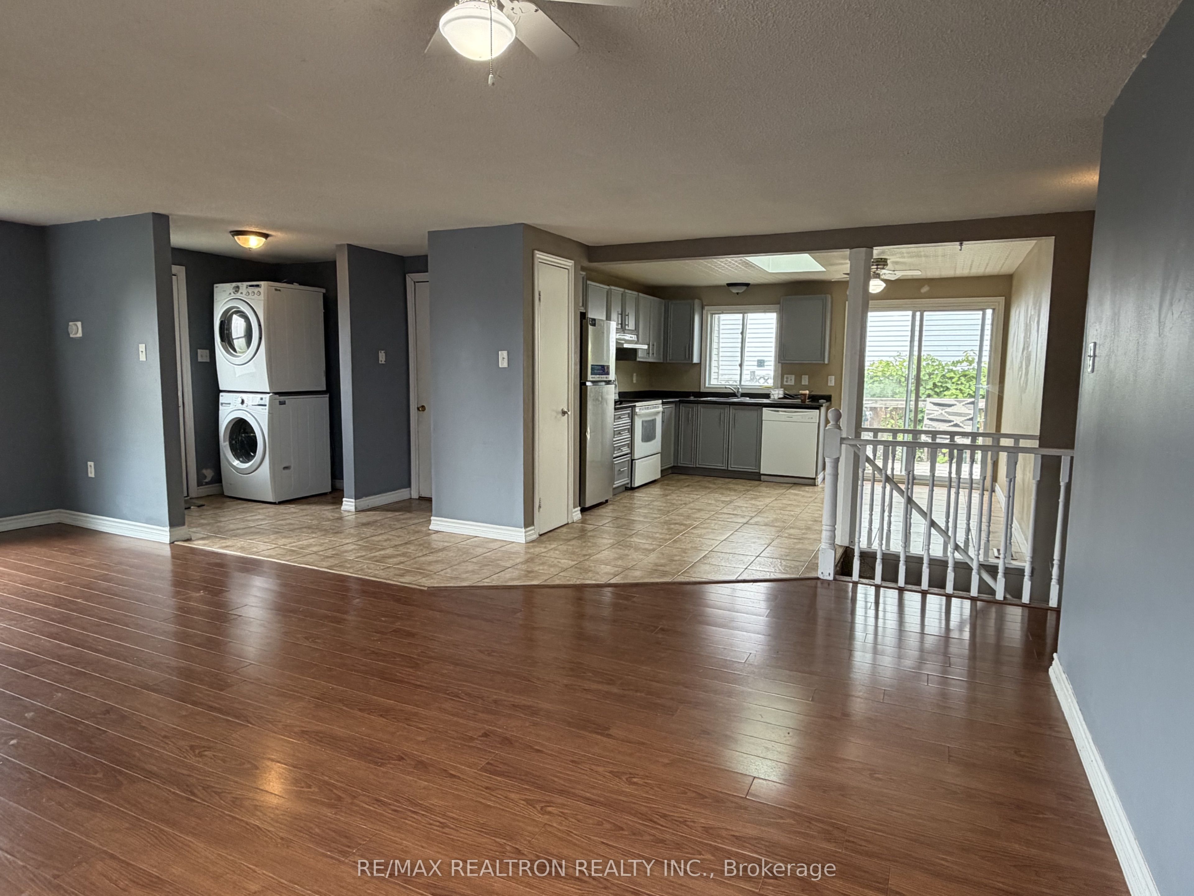 420 Grove Street E Property Photo 6
