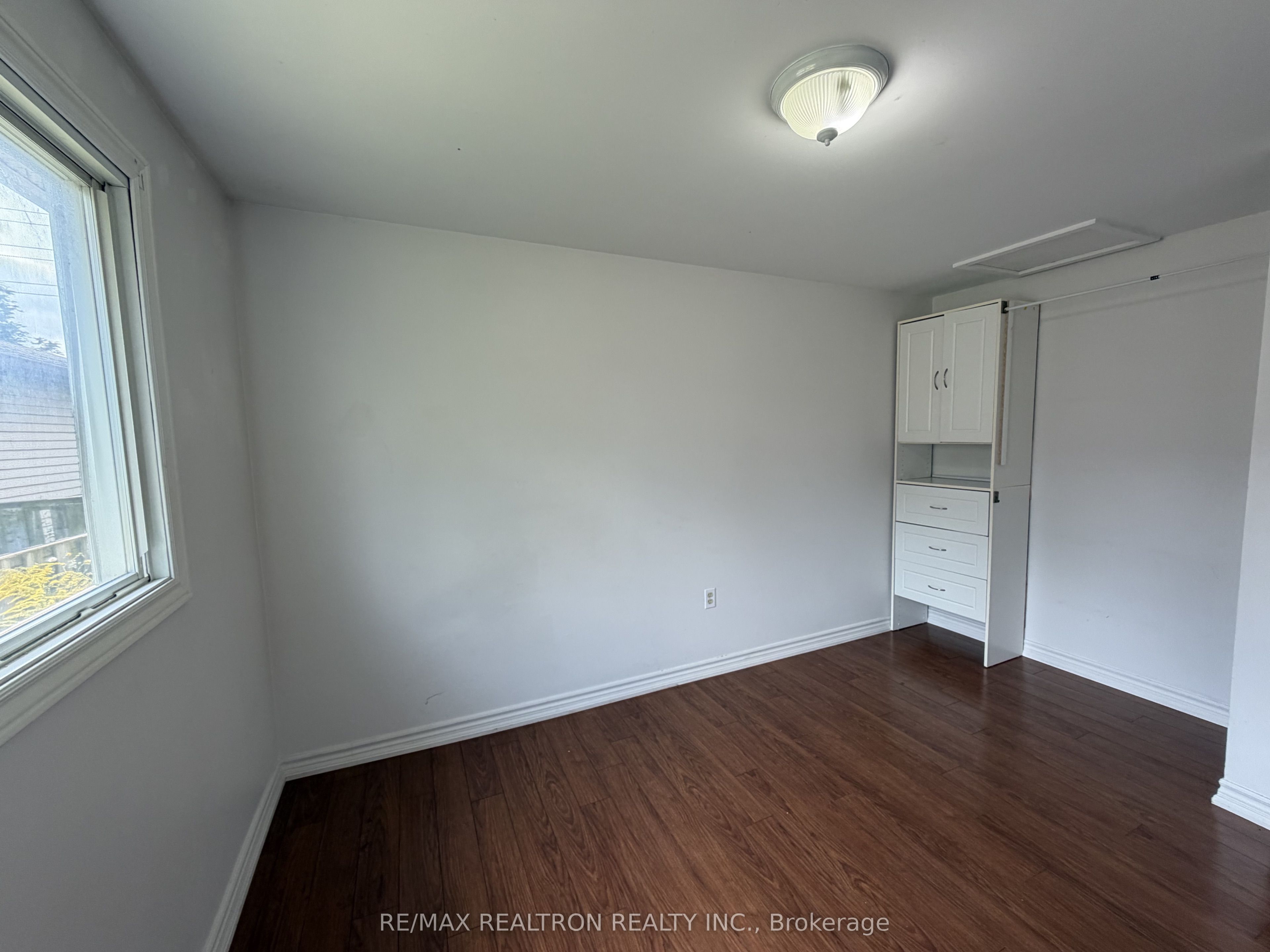420 Grove Street E Property Photo 9