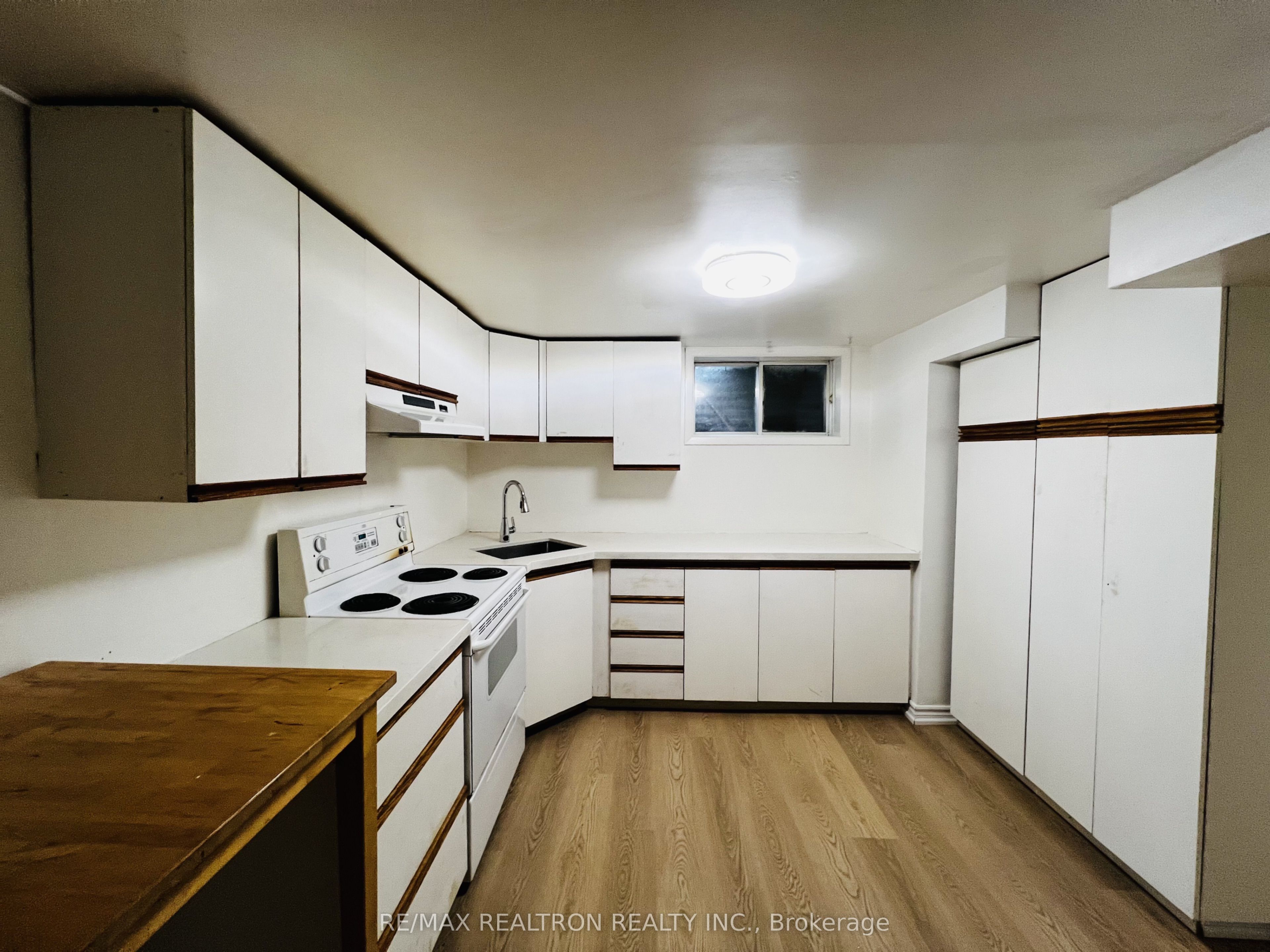 420 Grove Street E Property Photo 15