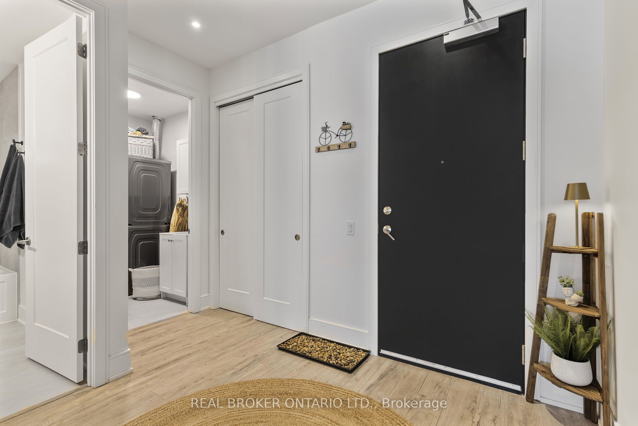 185 Dunlop Street E Ph 3 Property Photo 3