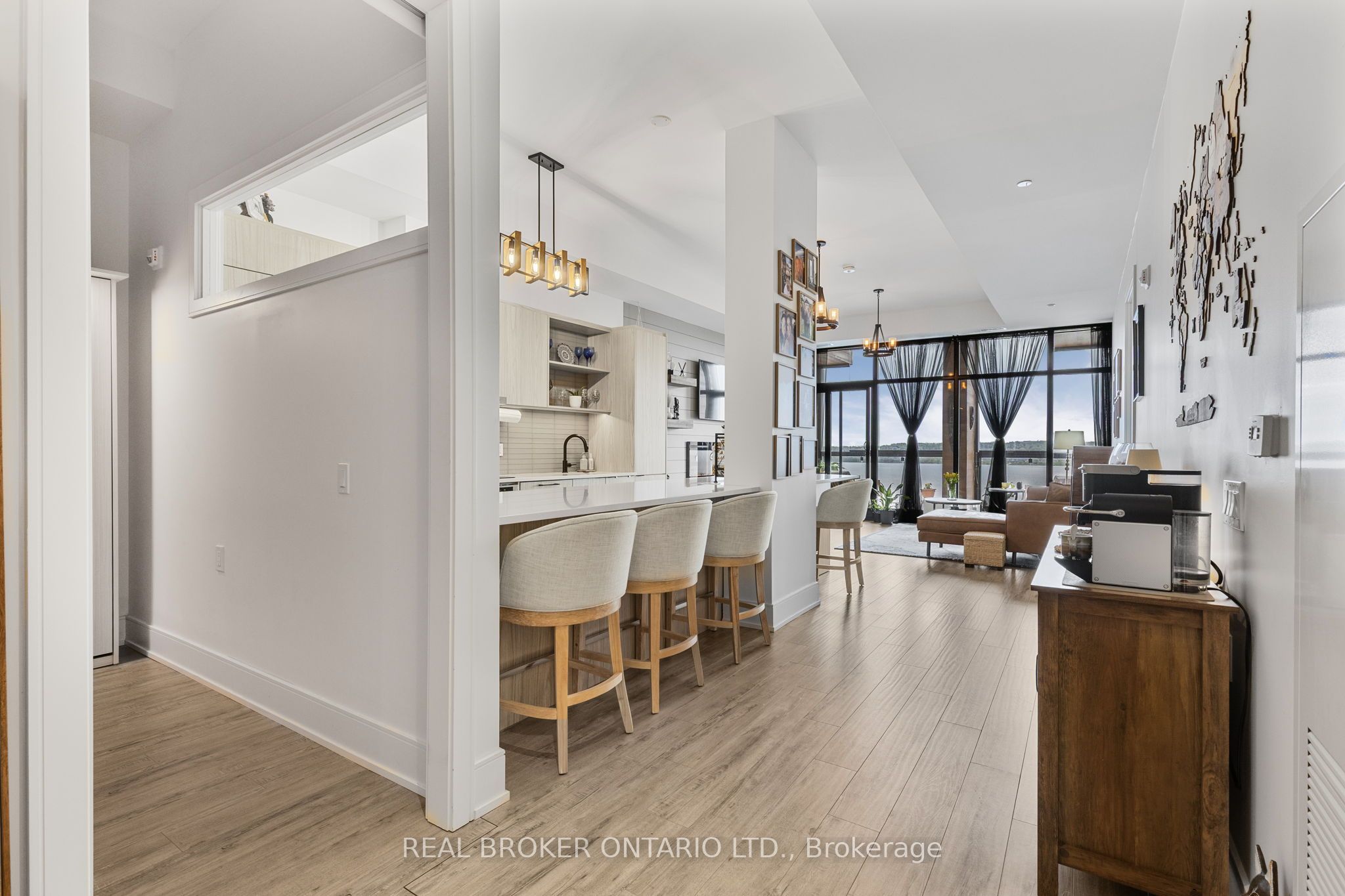 185 Dunlop Street E Ph 3 Property Photo 4