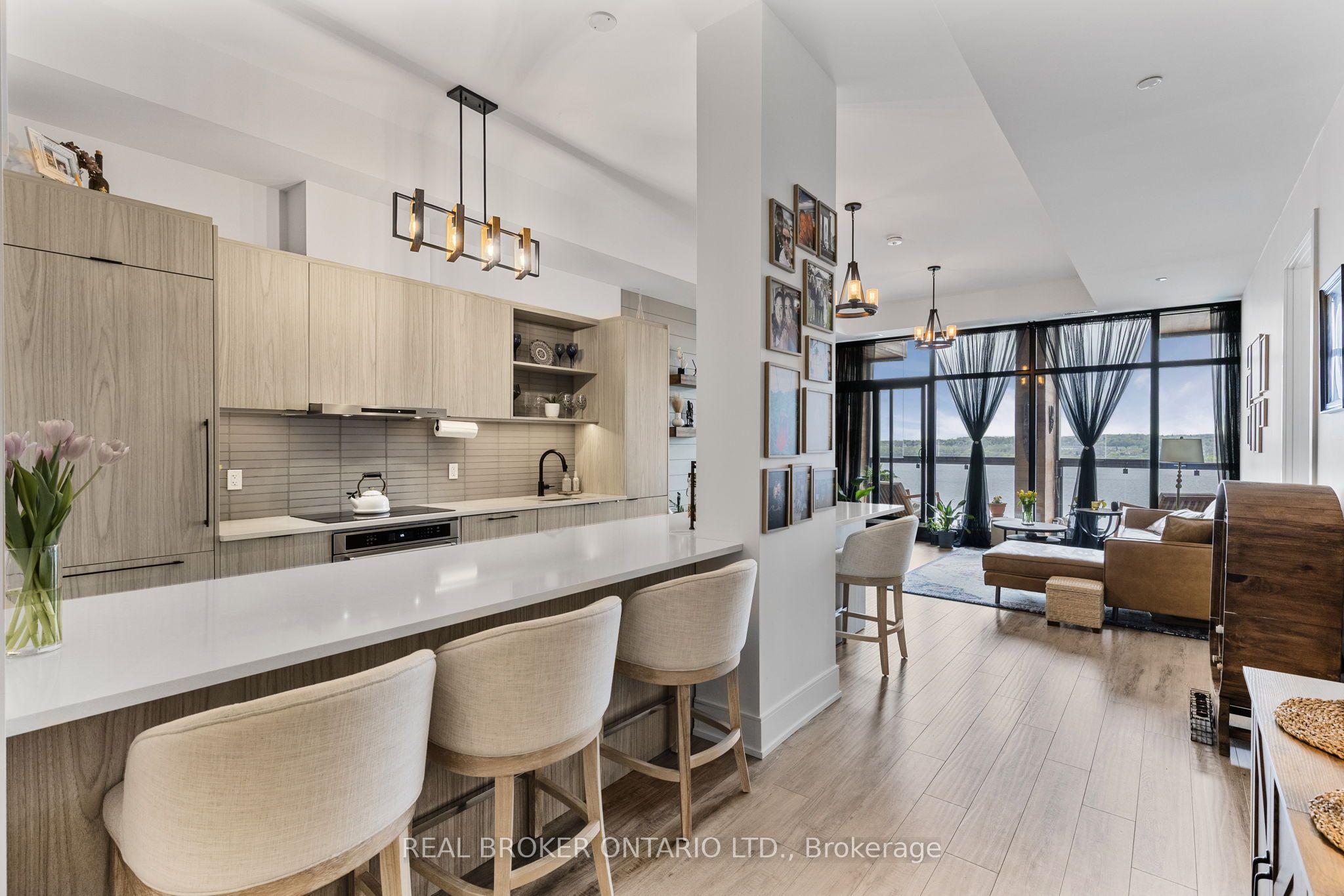 185 Dunlop Street E Ph 3 Property Photo 5