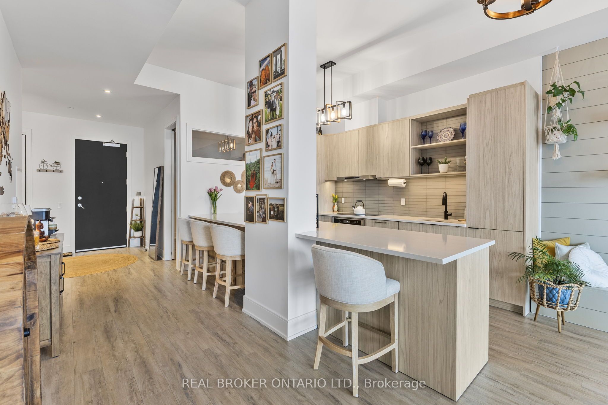 185 Dunlop Street E Ph 3 Property Photo 7