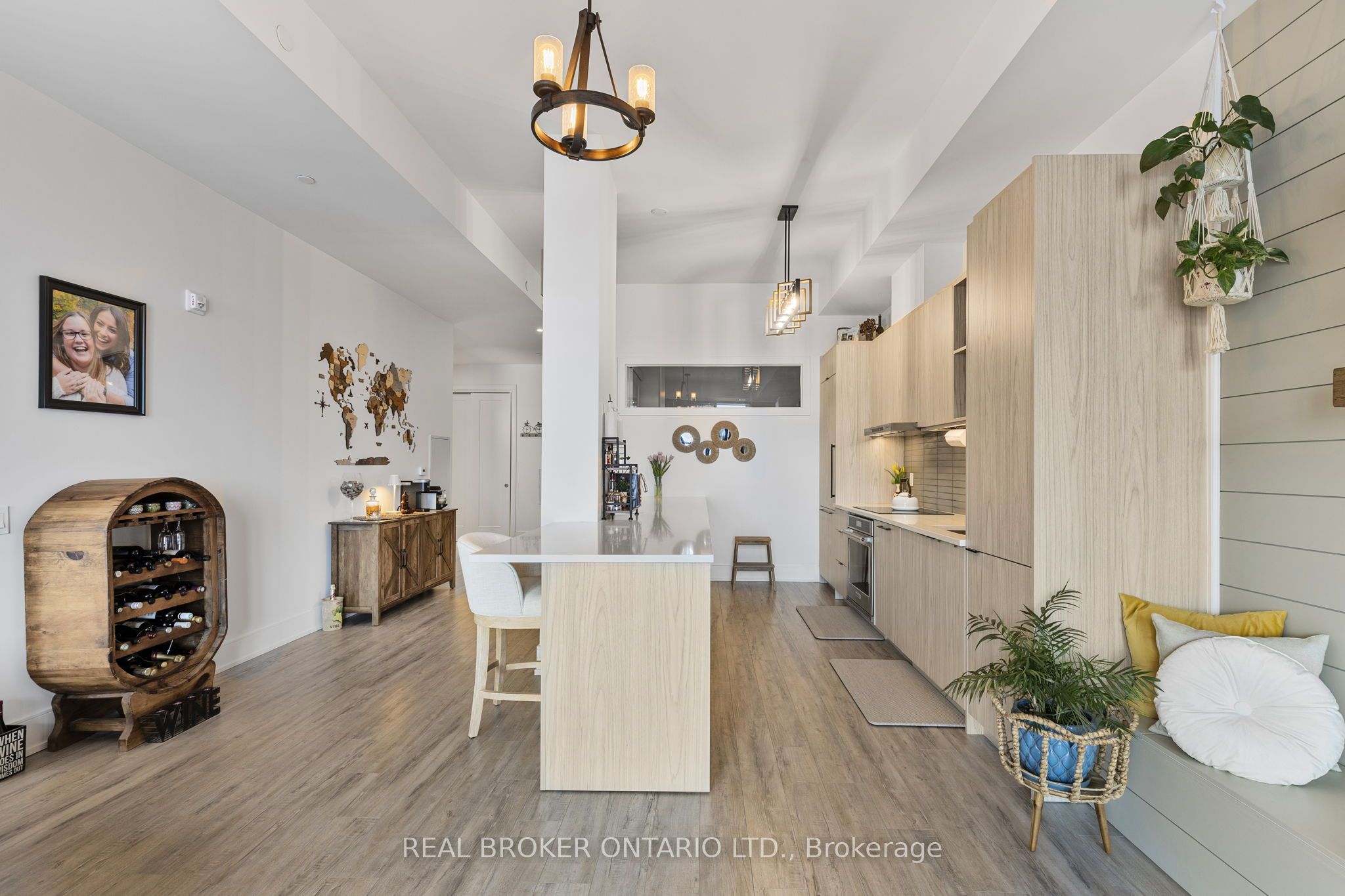 185 Dunlop Street E Ph 3 Property Photo 8