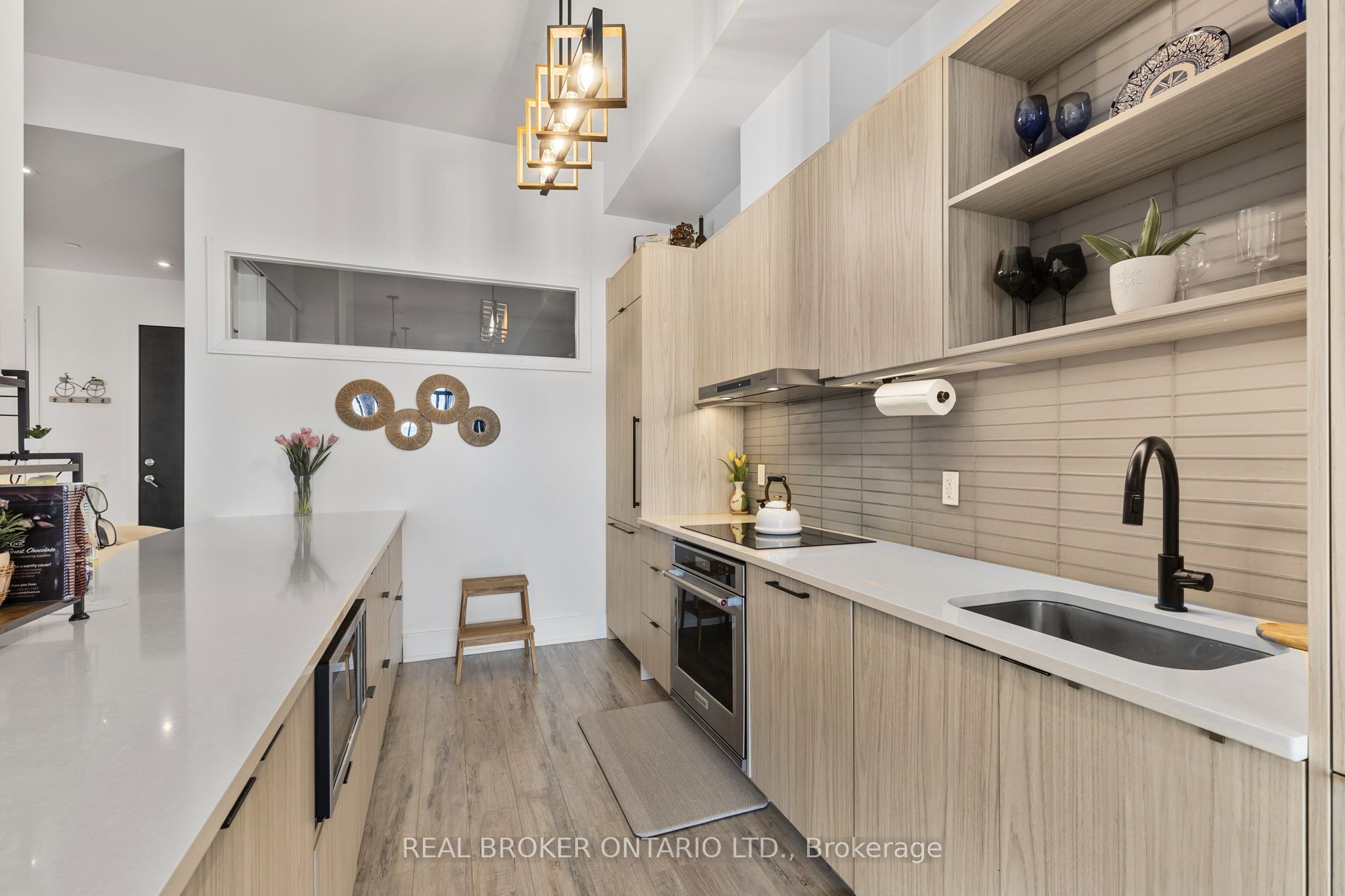 185 Dunlop Street E Ph 3 Property Photo 9