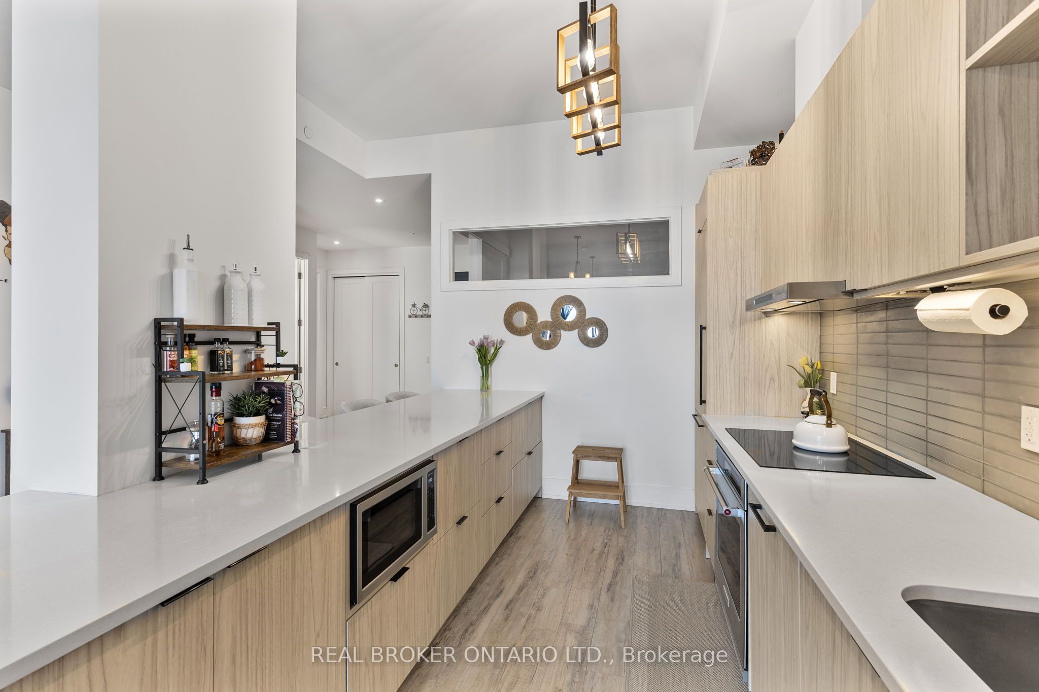 185 Dunlop Street E Ph 3 Property Photo 10