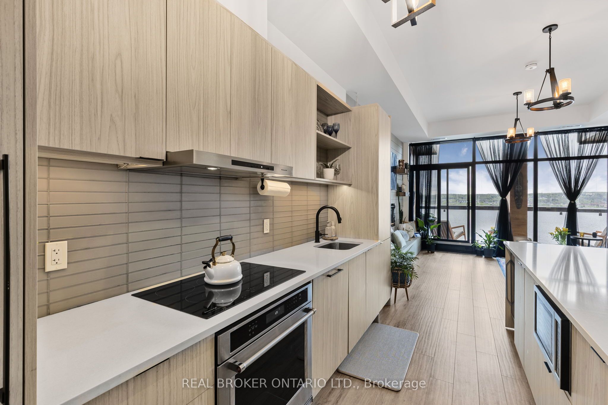185 Dunlop Street E Ph 3 Property Photo 11