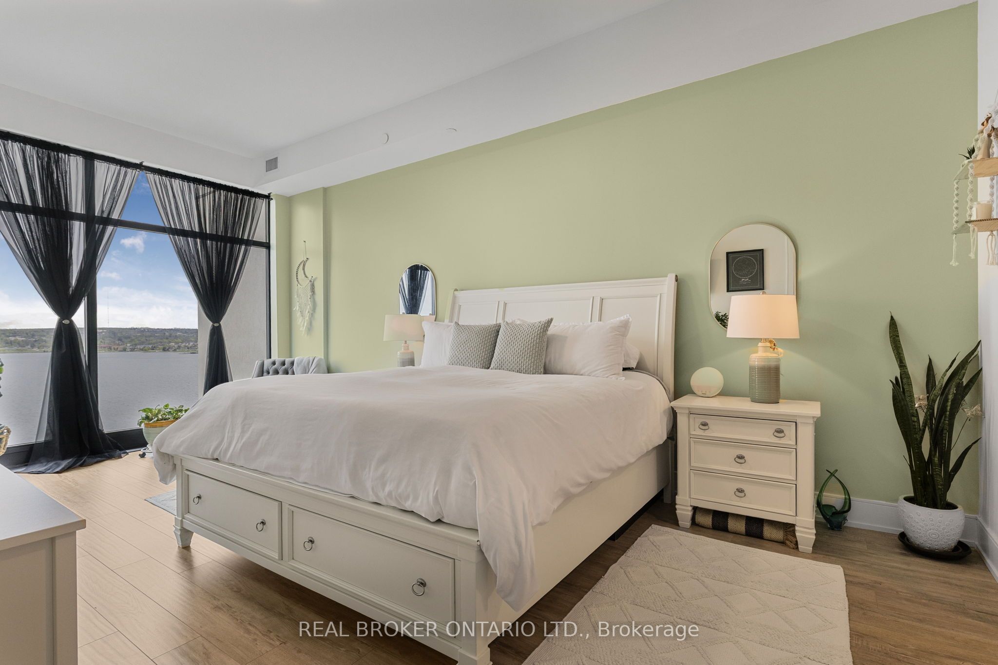 185 Dunlop Street E Ph 3 Property Photo 17