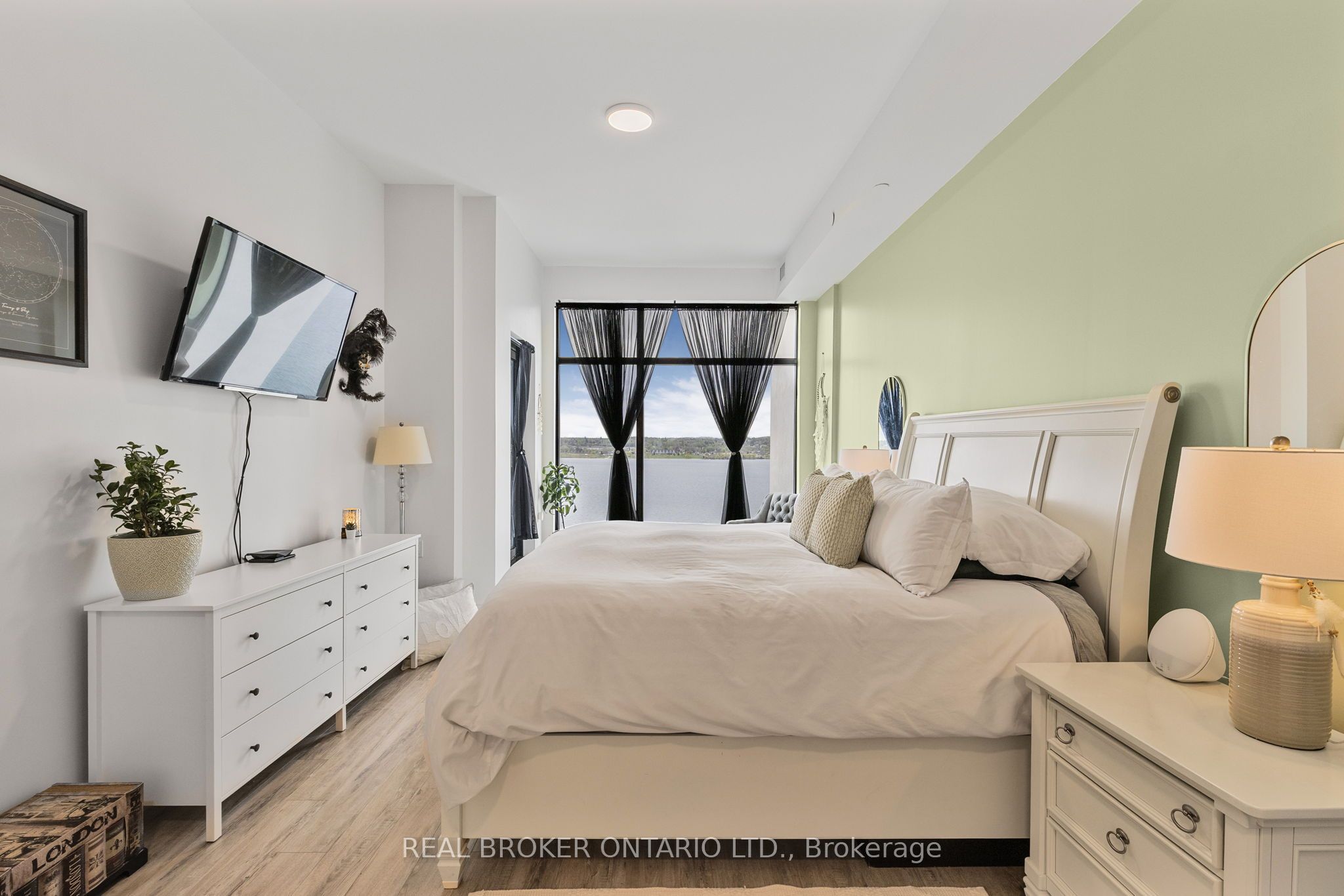 185 Dunlop Street E Ph 3 Property Photo 18