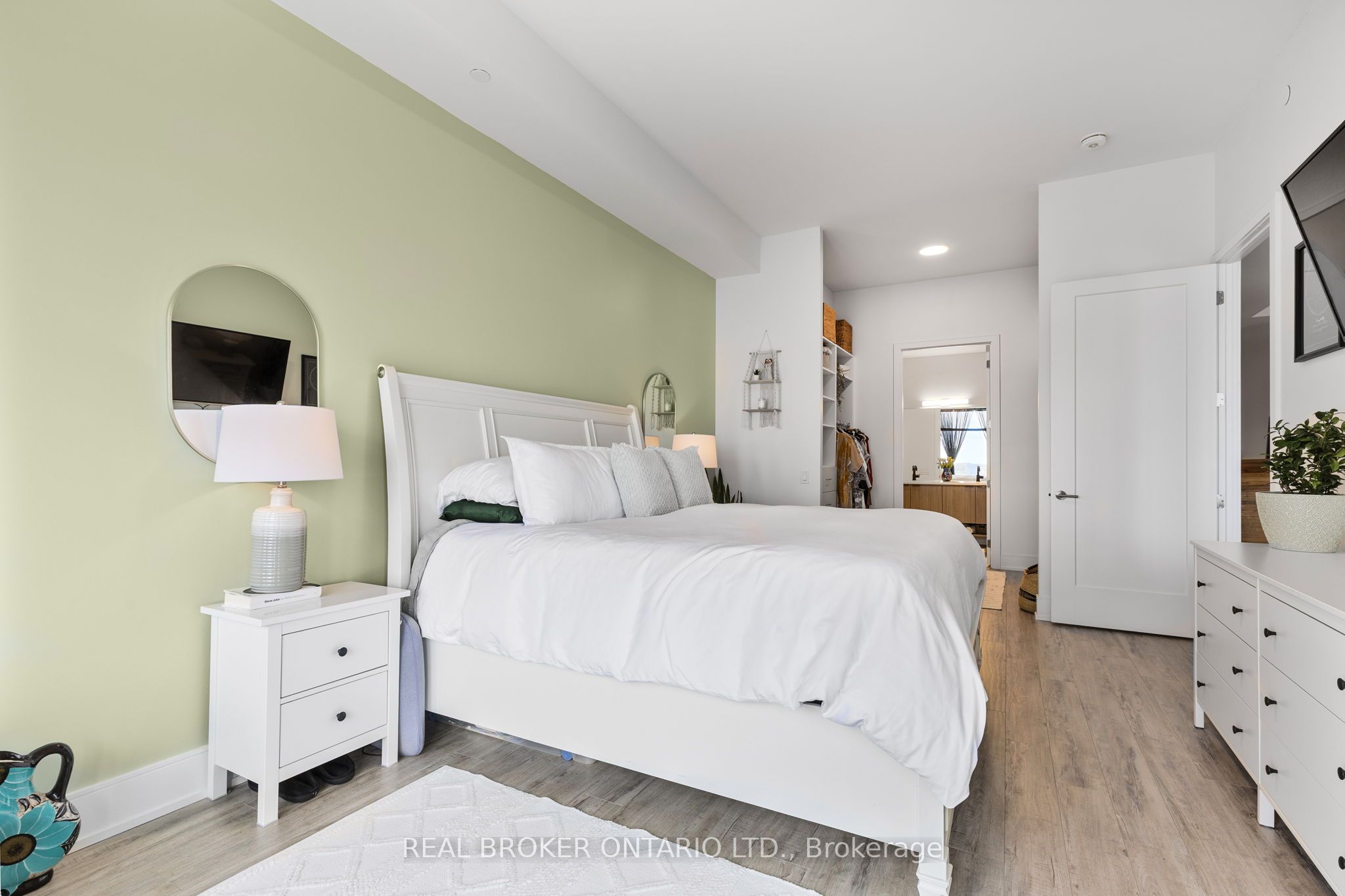 185 Dunlop Street E Ph 3 Property Photo 20