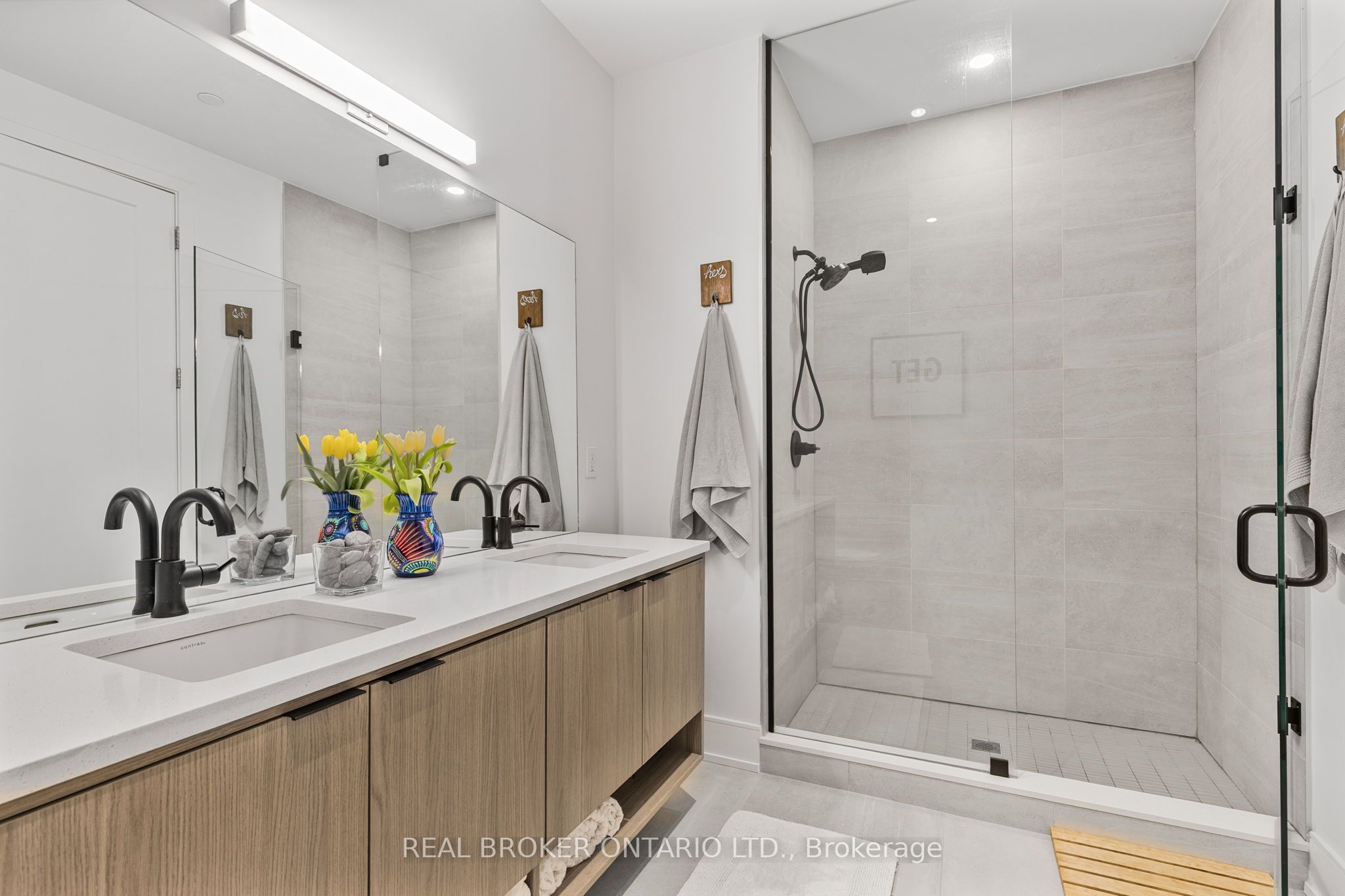 185 Dunlop Street E Ph 3 Property Photo 24