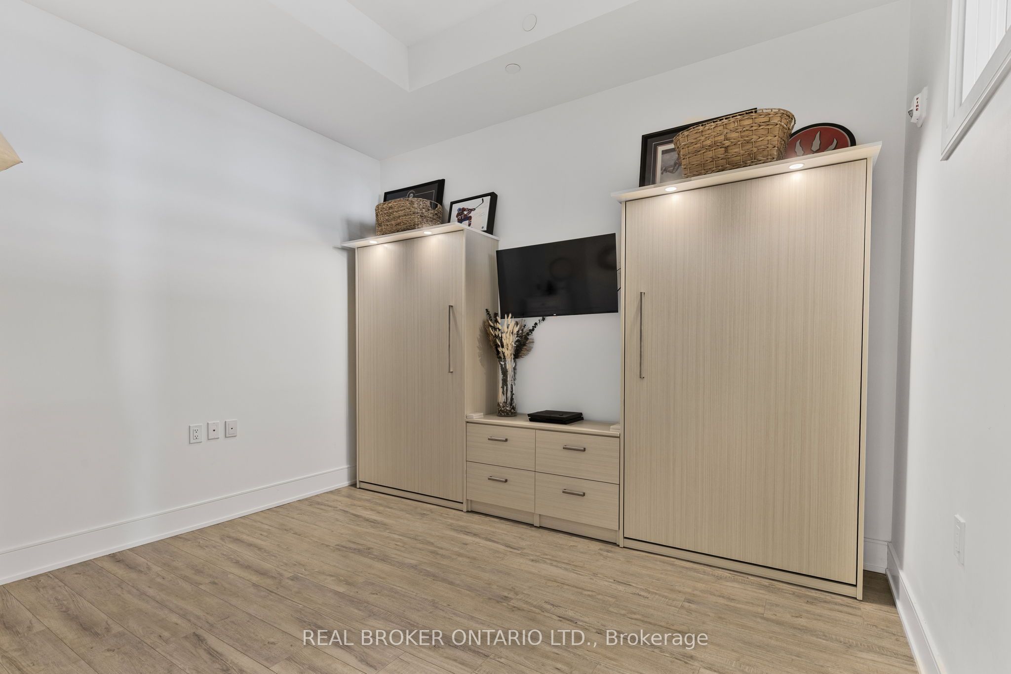 185 Dunlop Street E Ph 3 Property Photo 28