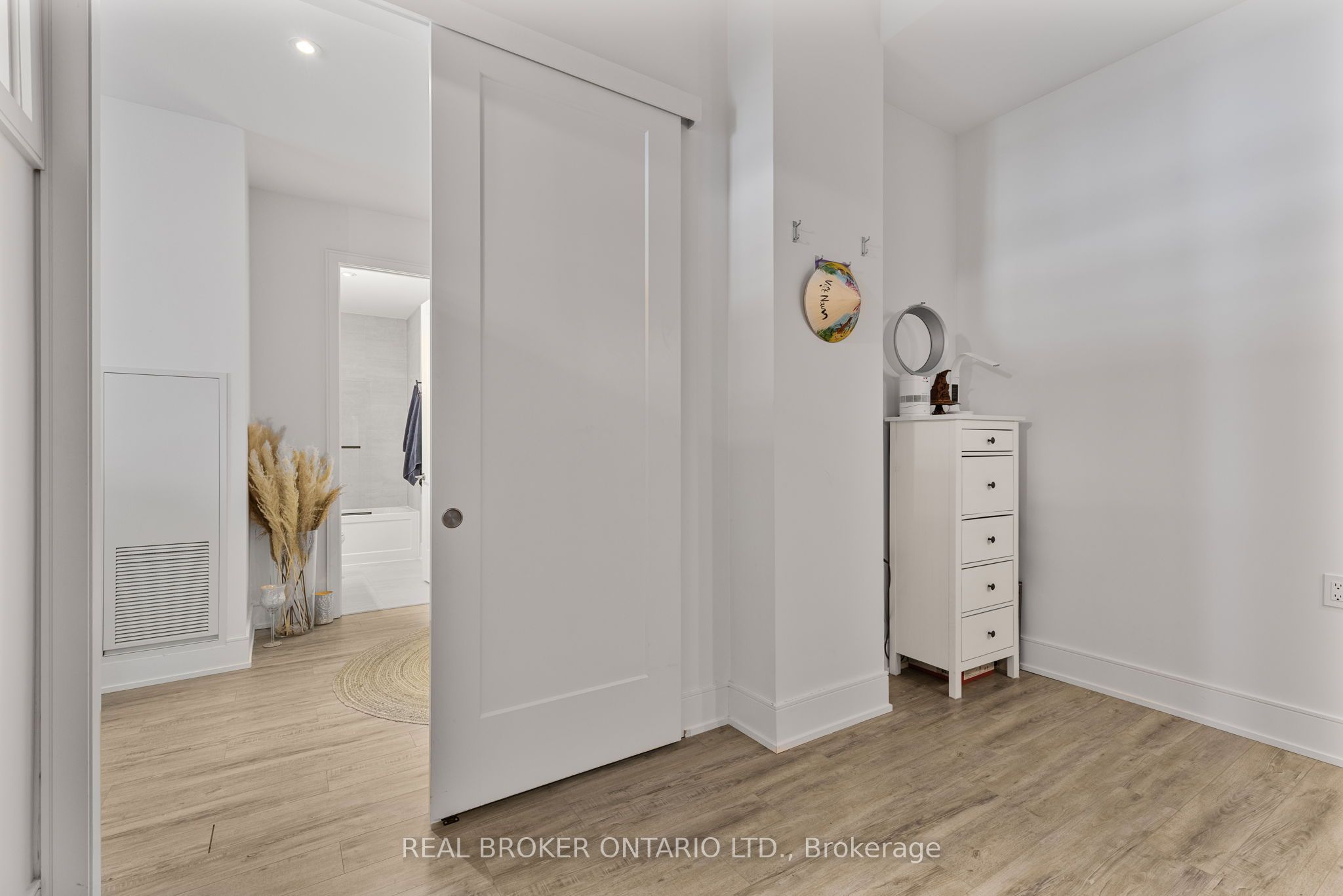 185 Dunlop Street E Ph 3 Property Photo 29