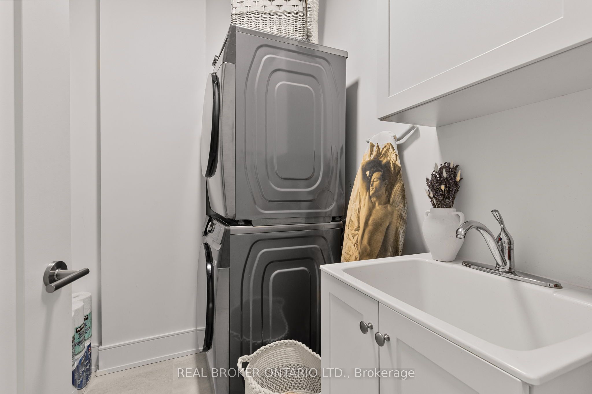 185 Dunlop Street E Ph 3 Property Photo 31
