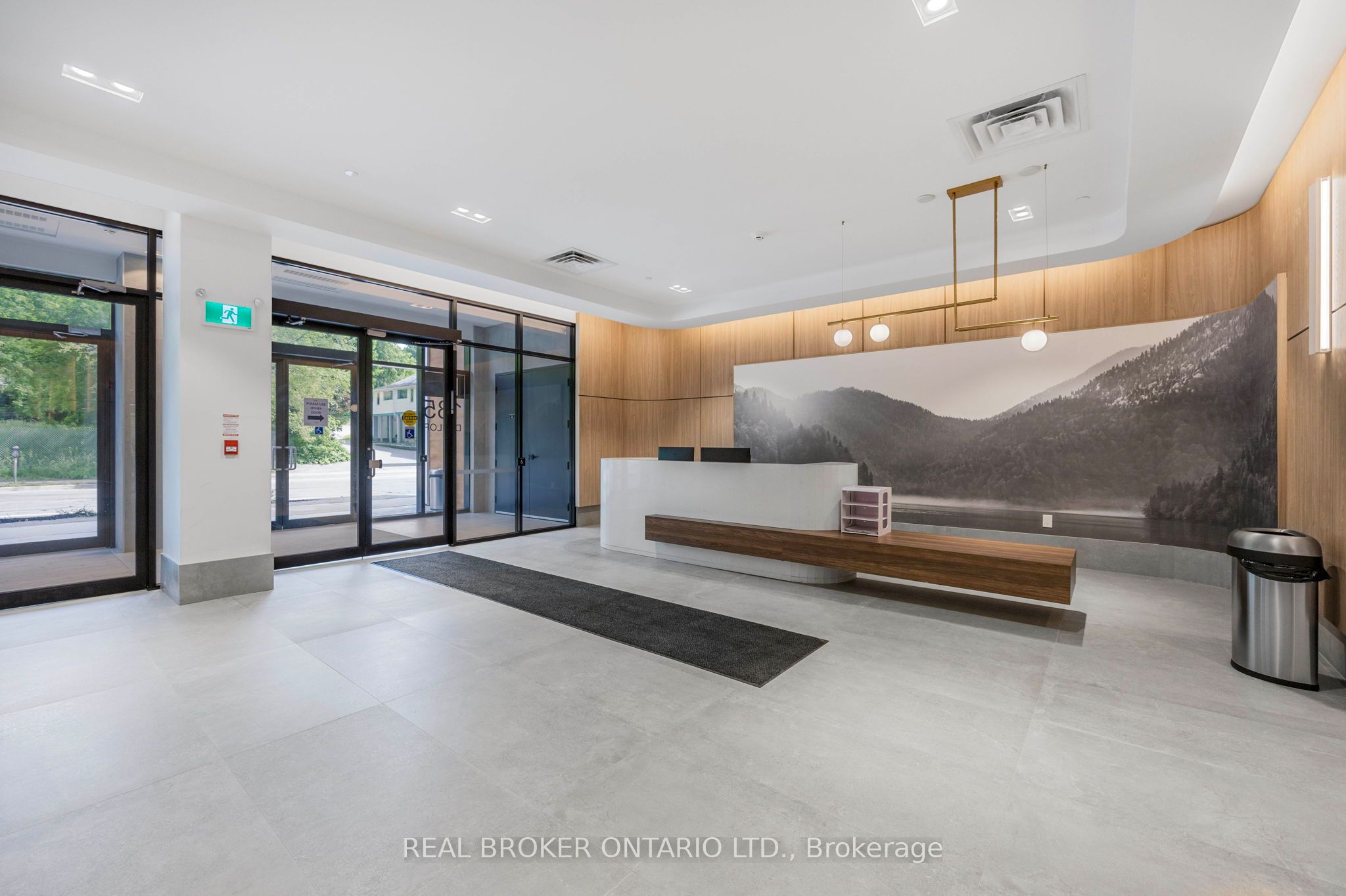 185 Dunlop Street E Ph 3 Property Photo 32