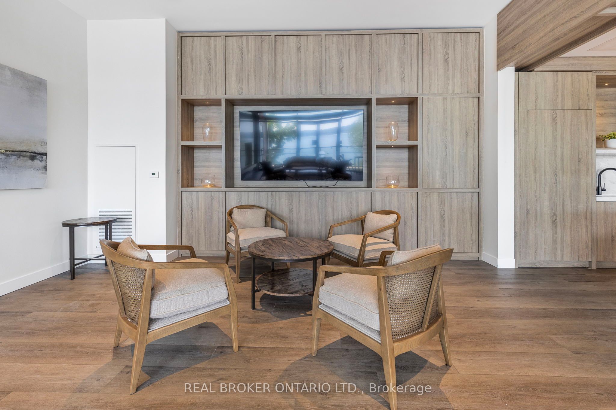 185 Dunlop Street E Ph 3 Property Photo 36