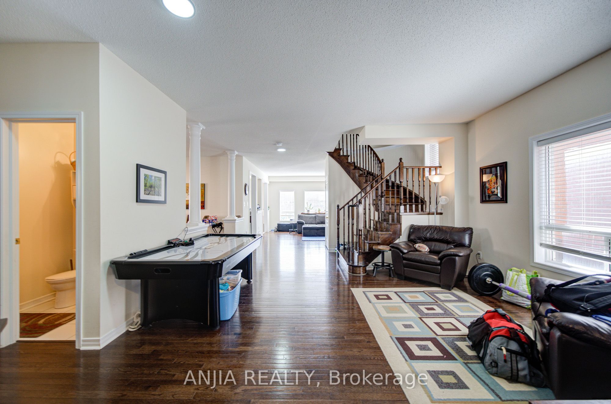 102 Westminster Circle Property Photo 4