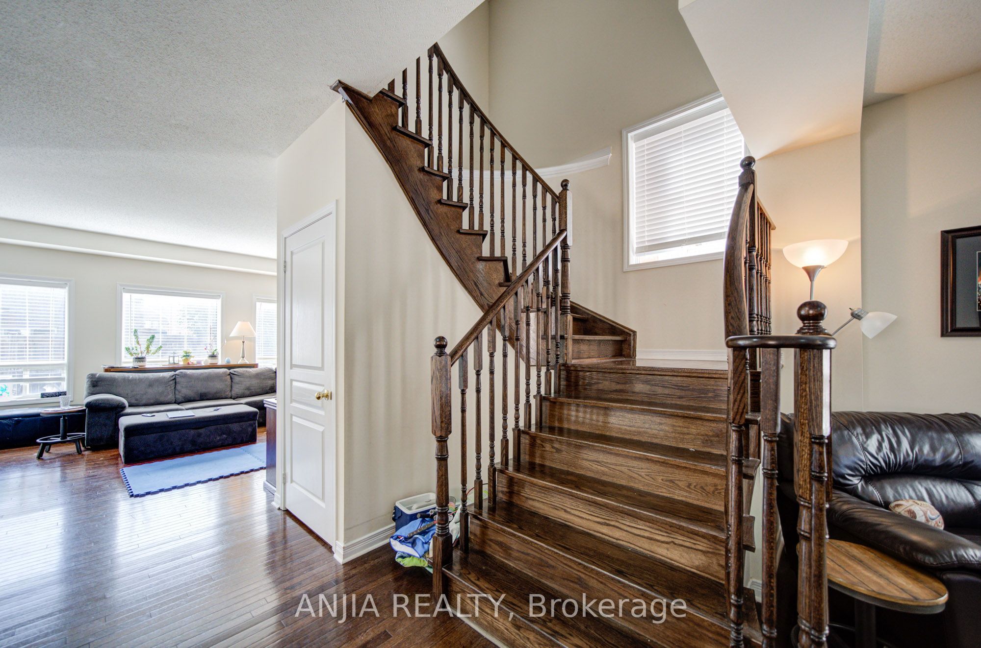 102 Westminster Circle Property Photo 5