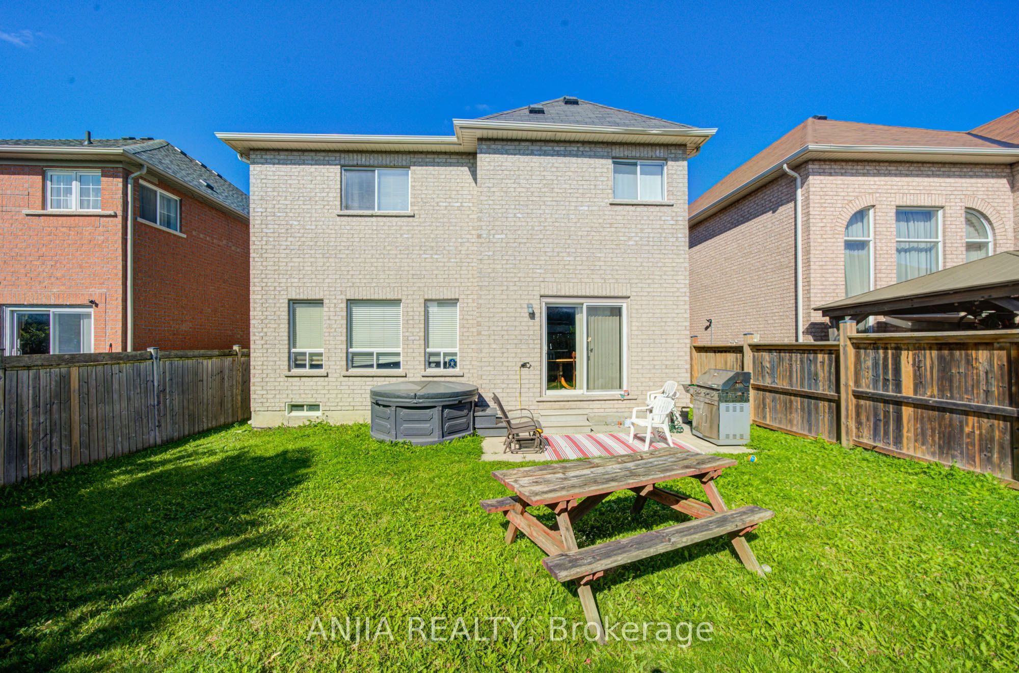 102 Westminster Circle Property Photo 19
