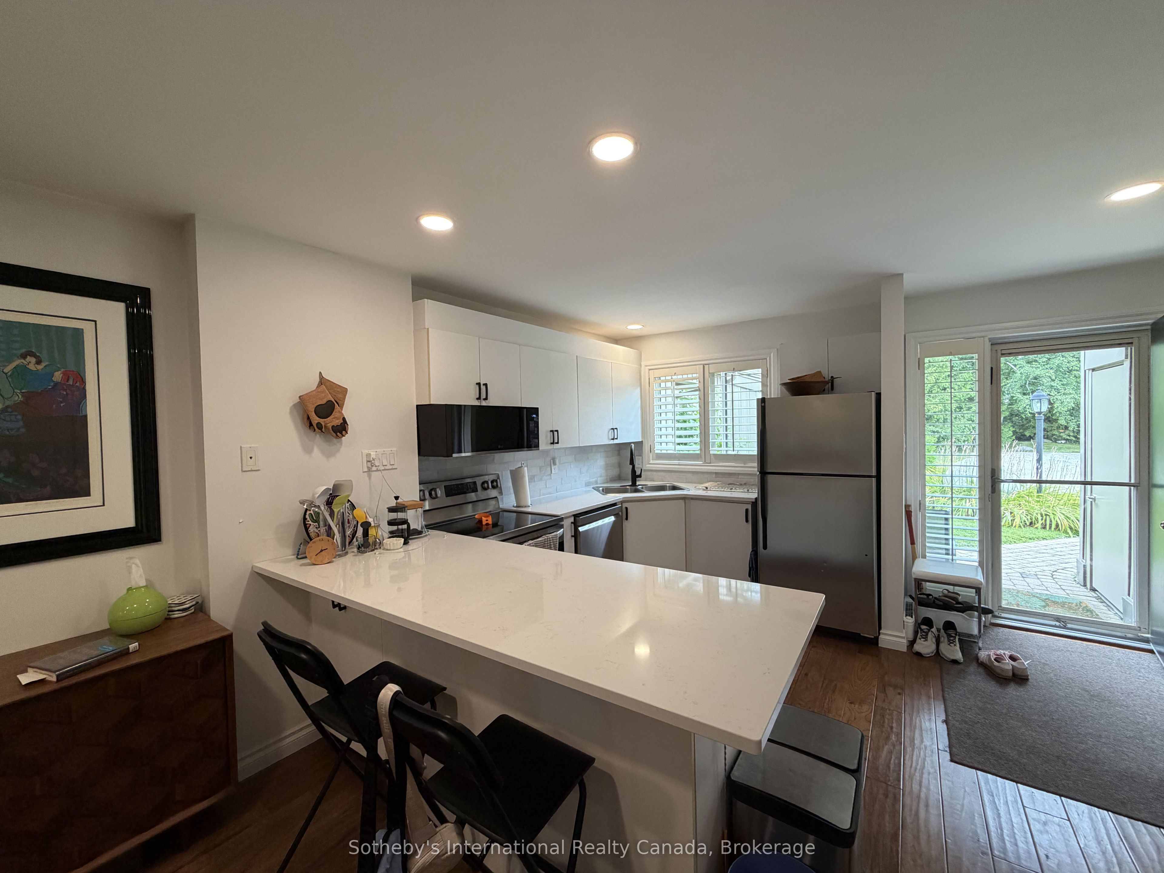 589 Oxbow Crescent Property Photo 3