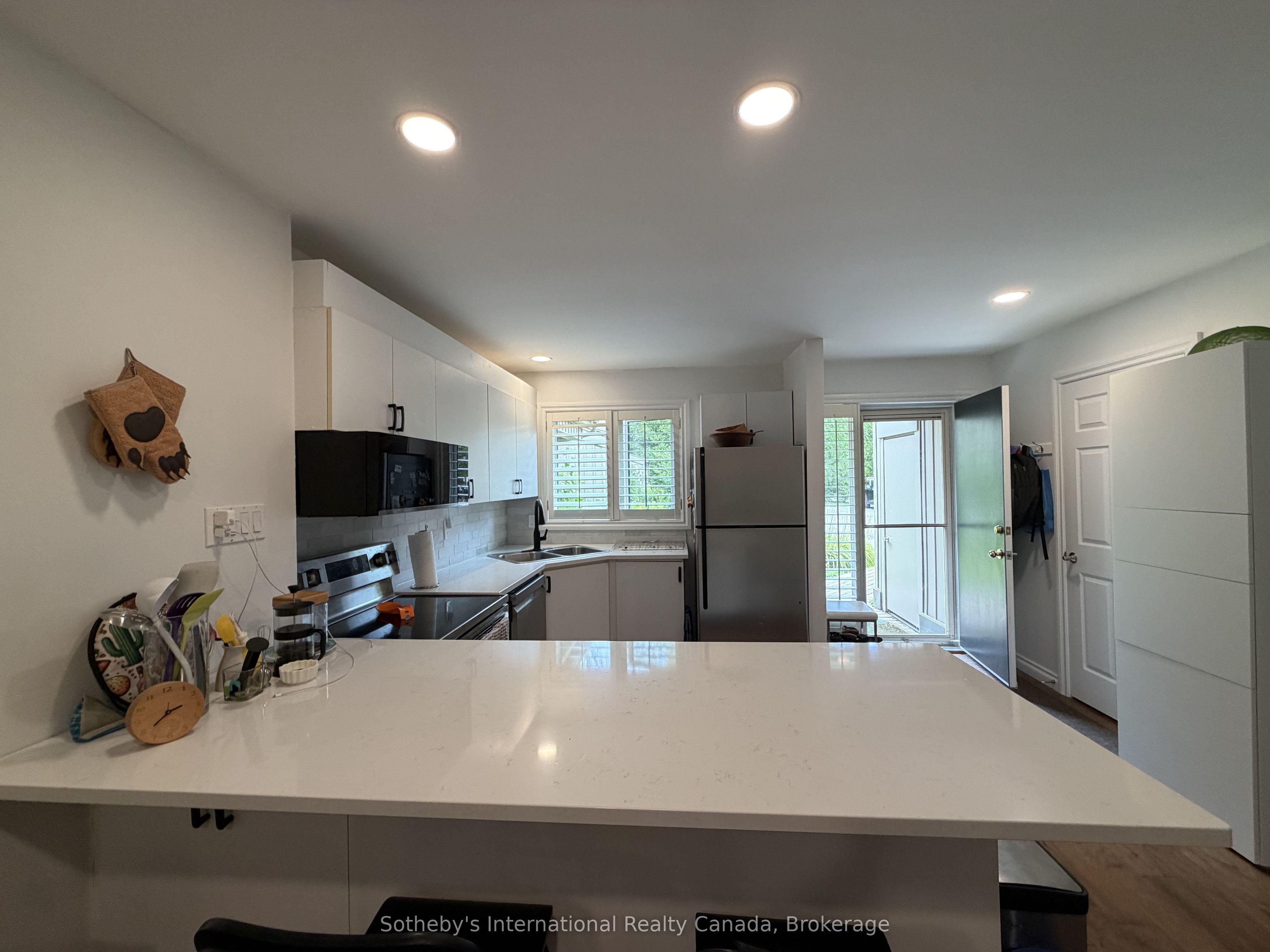 589 Oxbow Crescent Property Photo 4