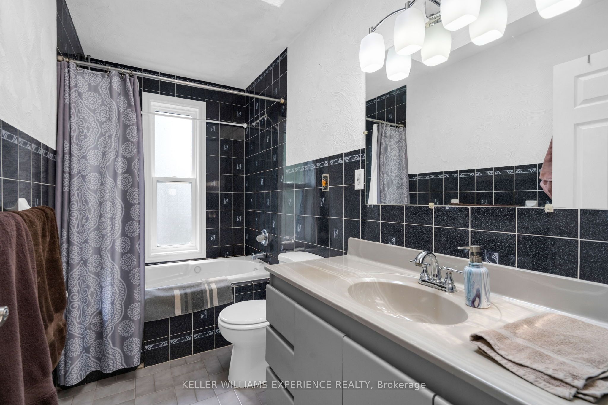 28 Park Street Property Photo 11