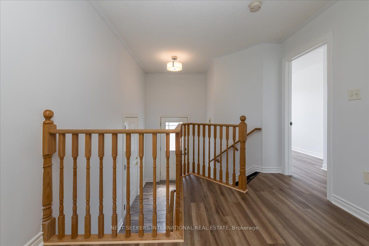 116 Courtney Crescent Upper Level Property Photo 3