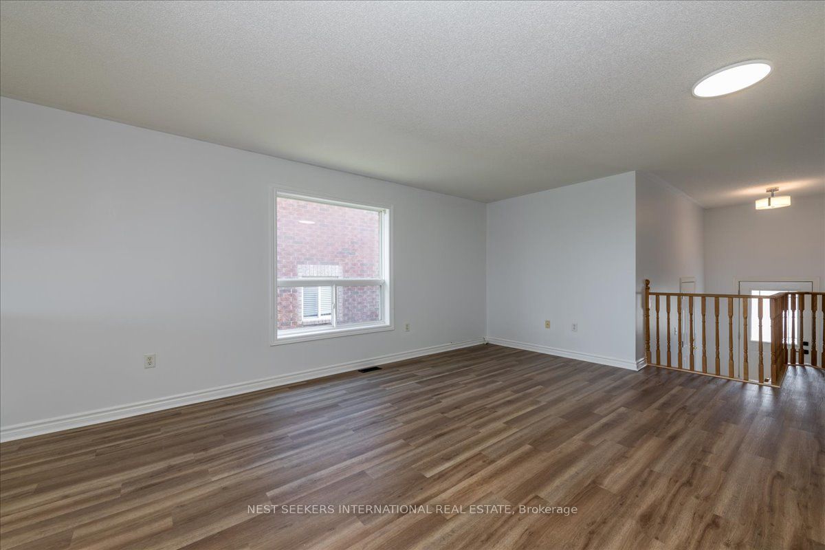 116 Courtney Crescent Upper Level Property Photo 6
