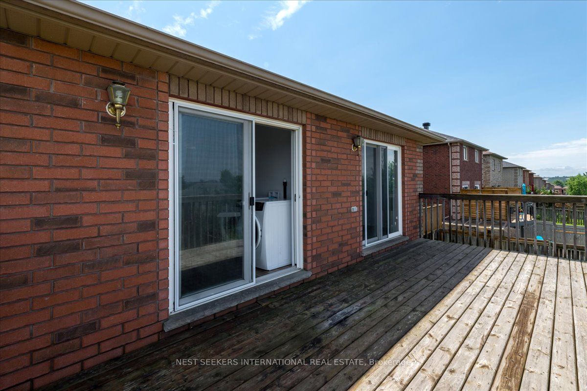 116 Courtney Crescent Upper Level Property Photo 12