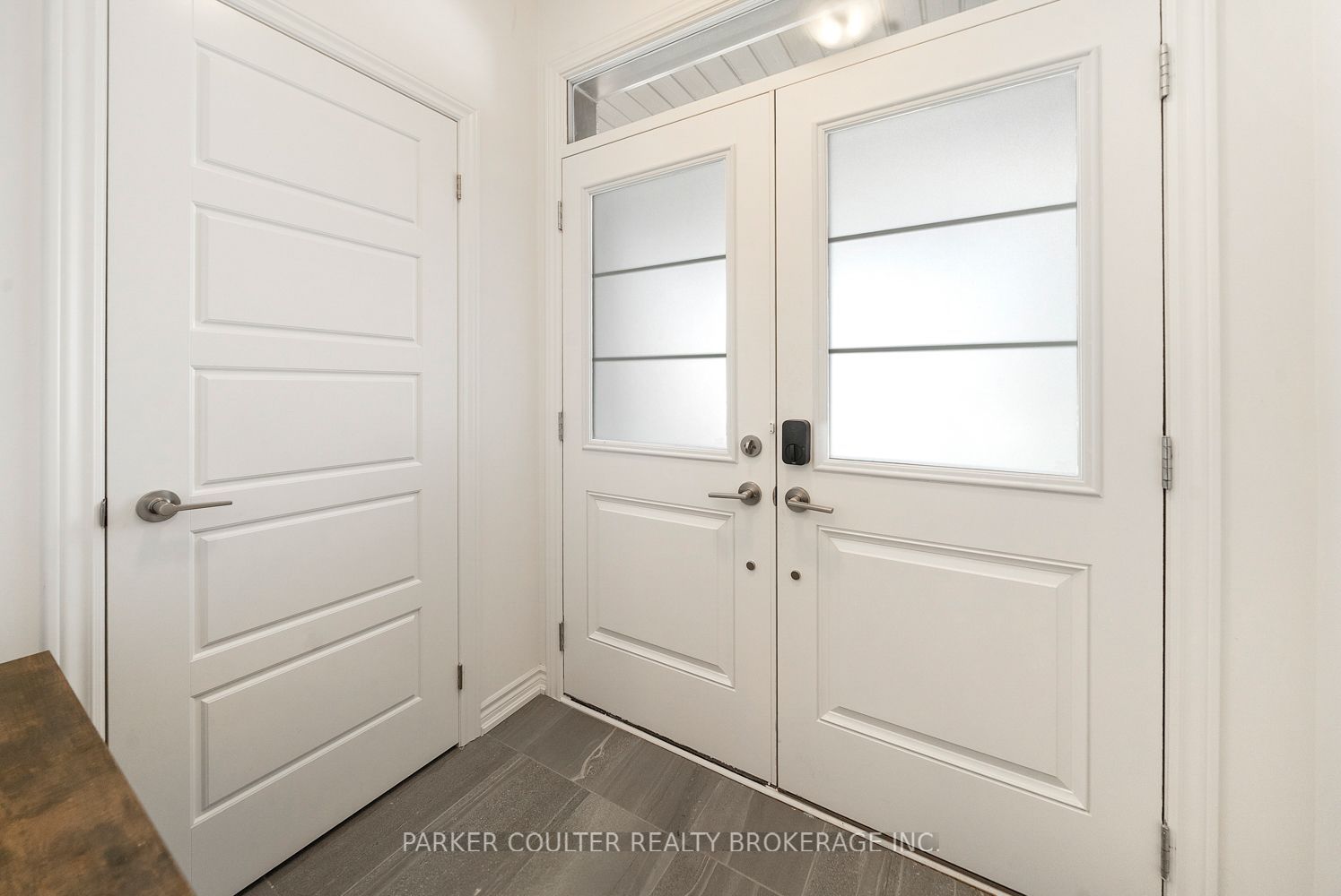 48 West Oak Trail Property Photo 6