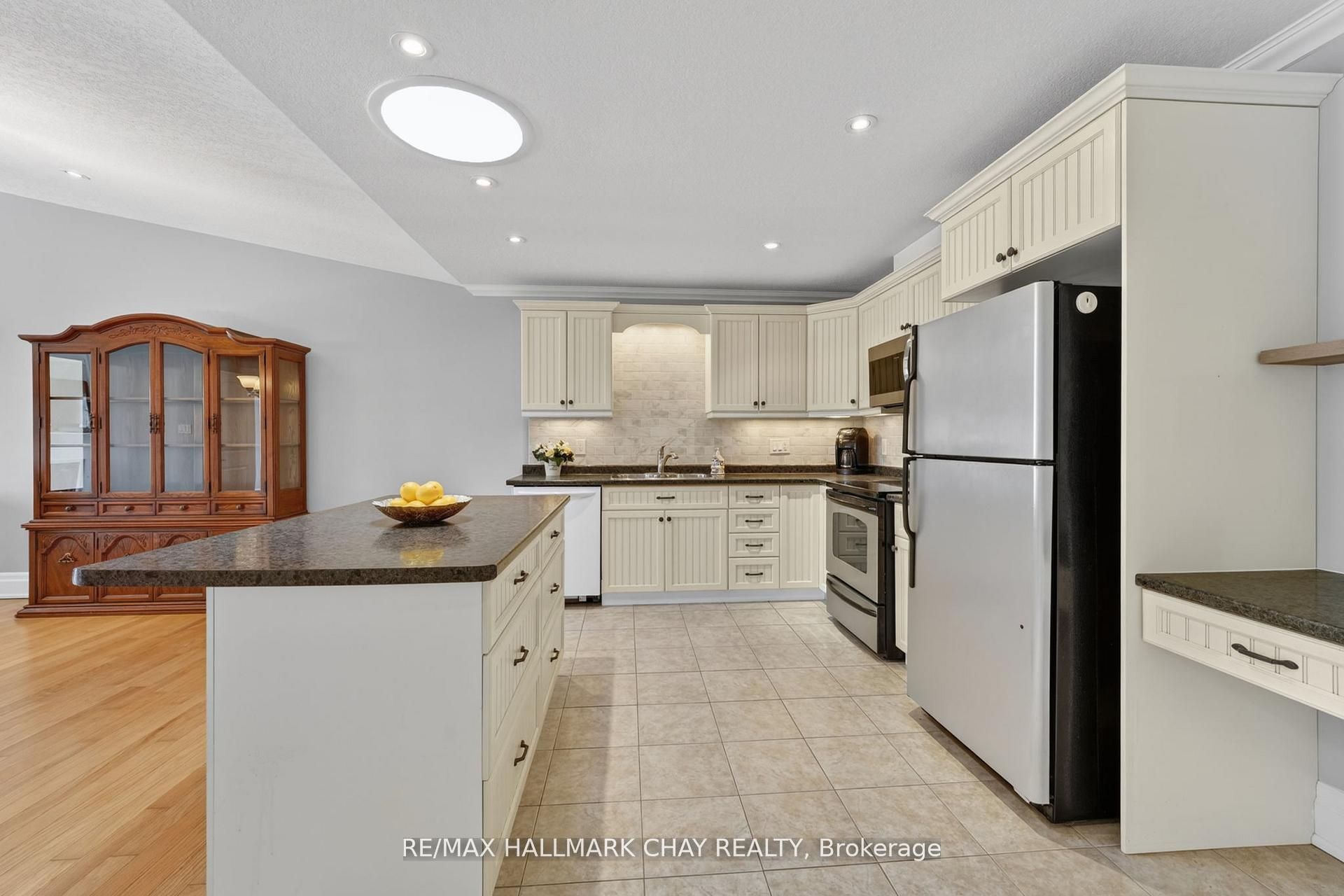 19 Greenway Drive Property Photo 5