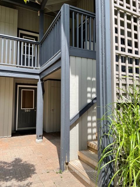 793 Johnston Park Avenue E Property Photo 2