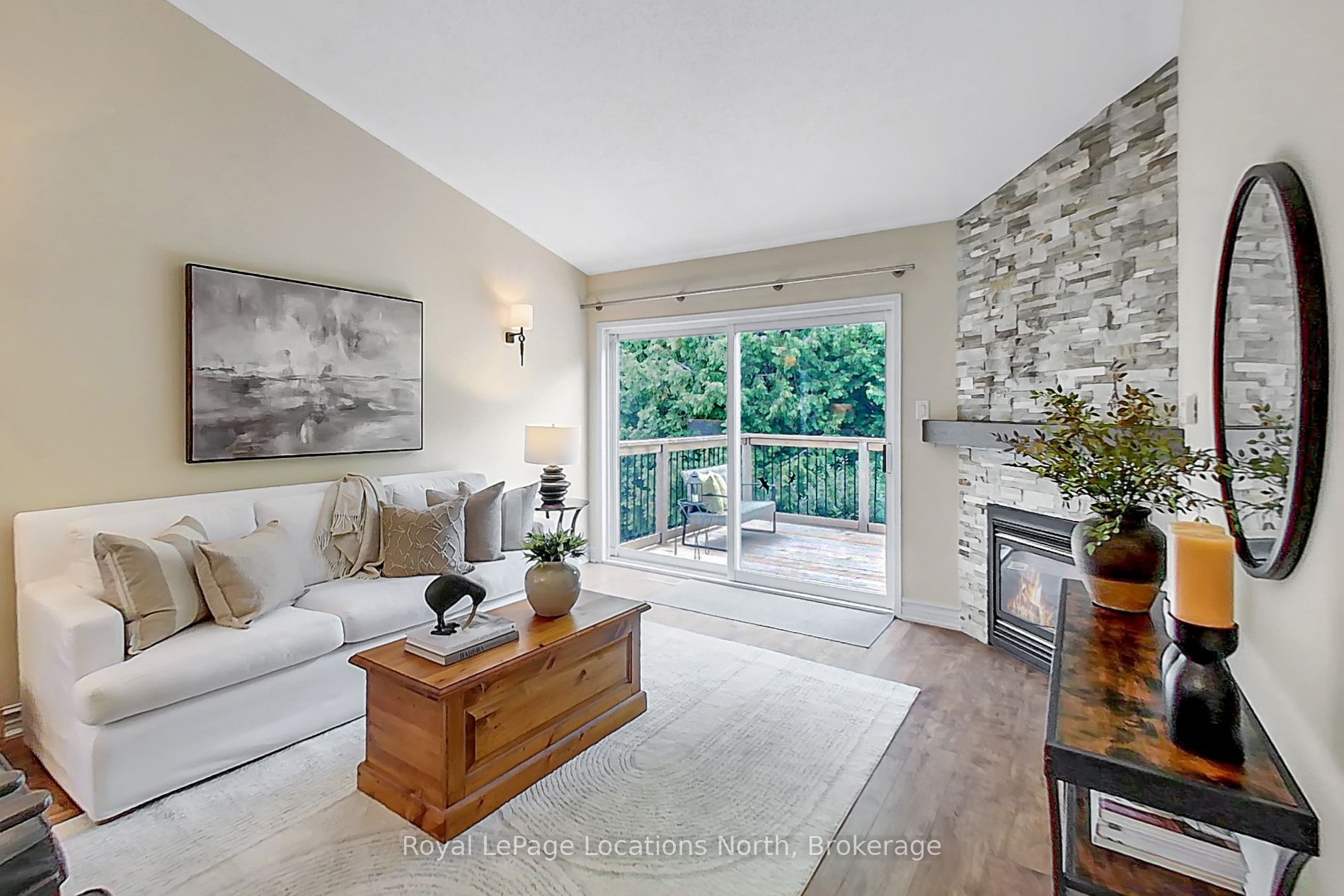 25 Green Briar Drive Property Photo 8