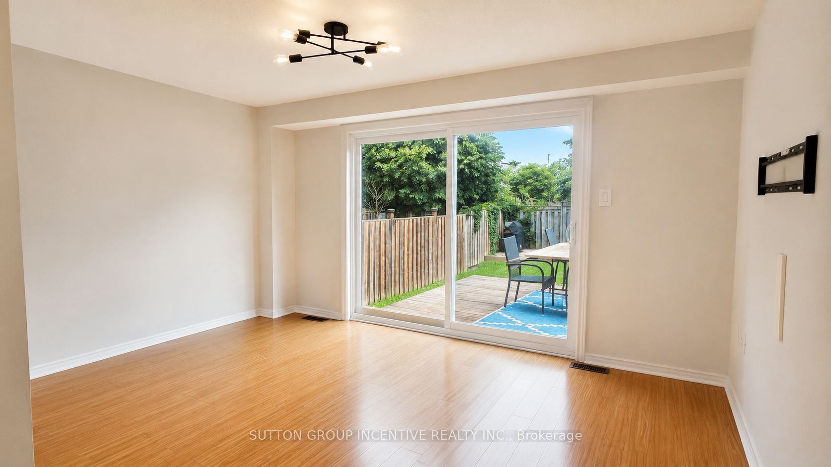 25 Lions Gate Boulevard Property Photo 4