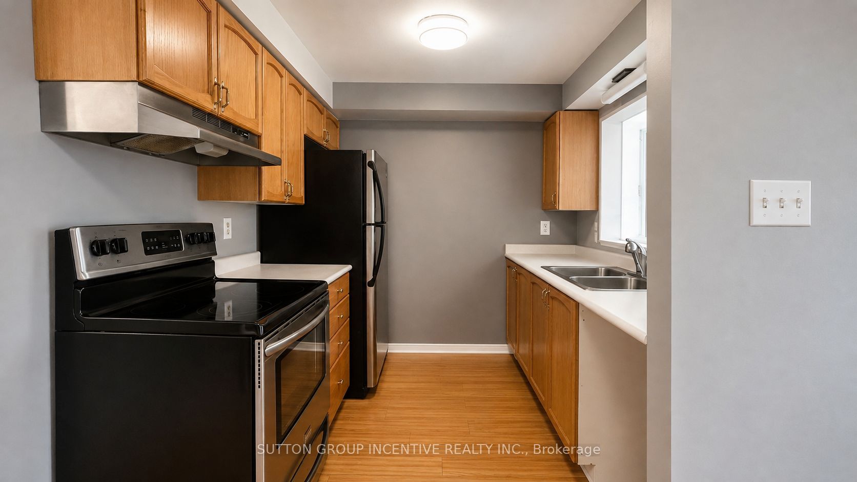25 Lions Gate Boulevard Property Photo 6