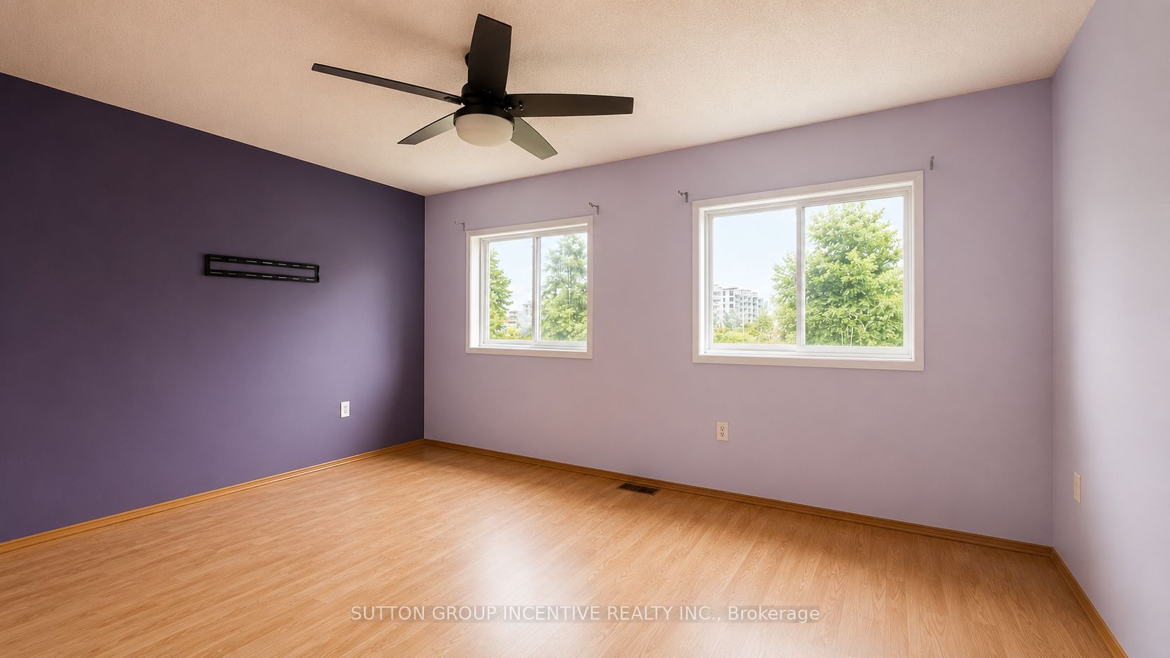 25 Lions Gate Boulevard Property Photo 8