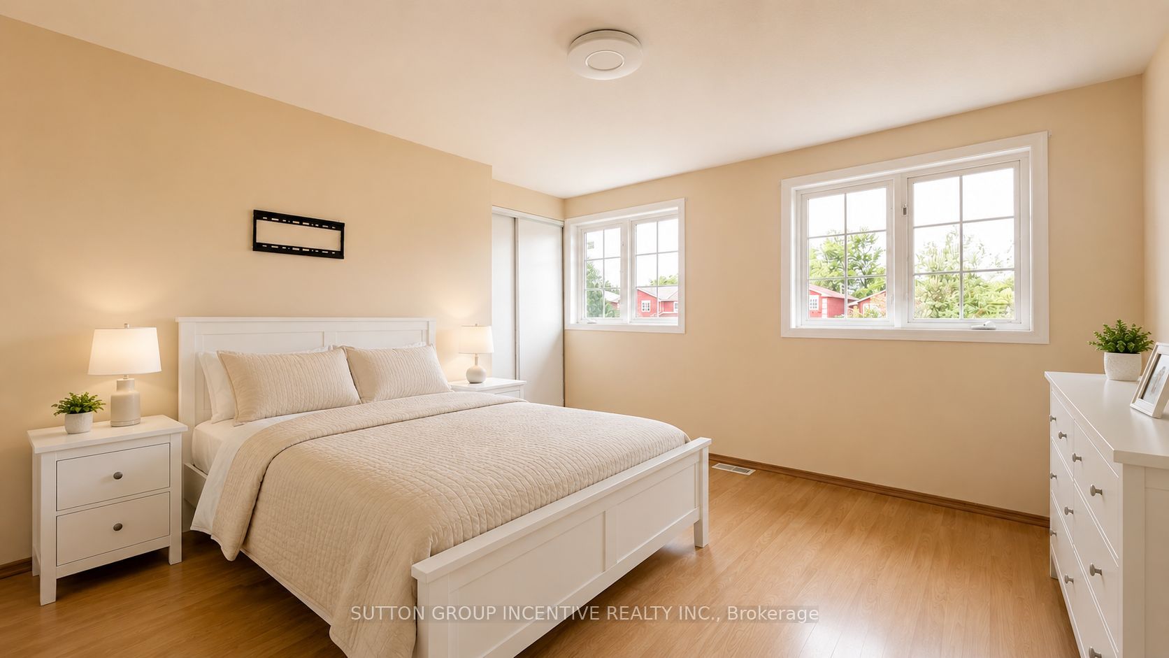 25 Lions Gate Boulevard Property Photo 9