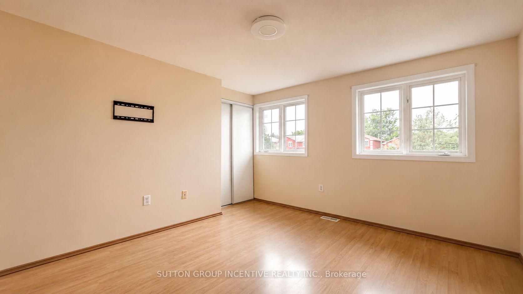 25 Lions Gate Boulevard Property Photo 10