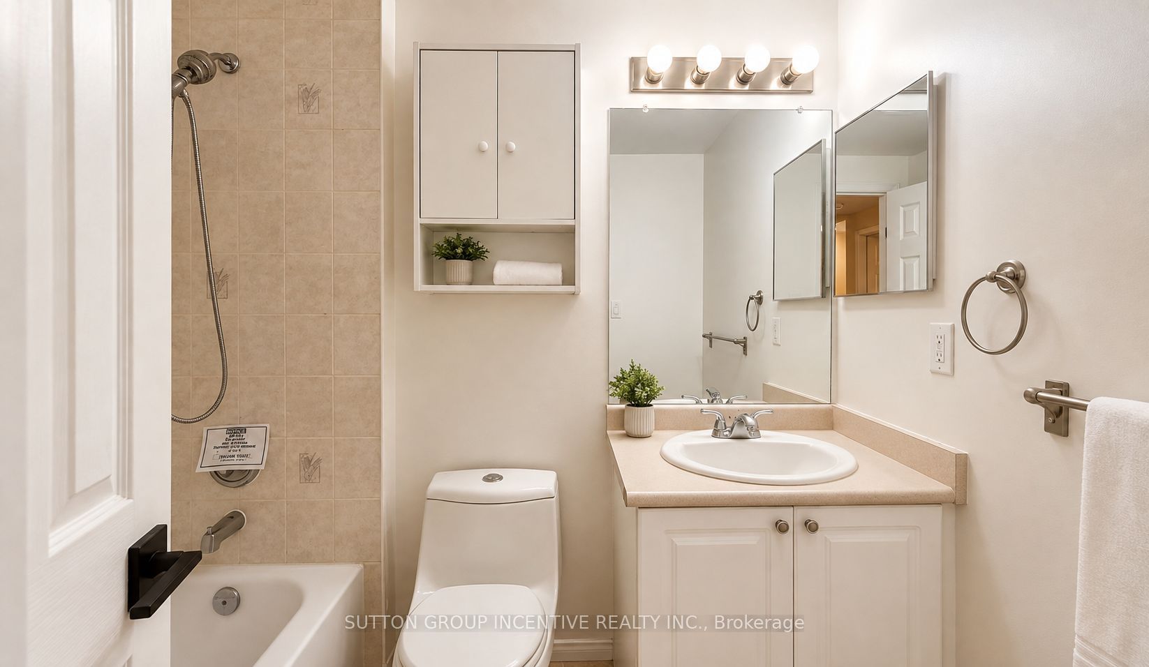 25 Lions Gate Boulevard Property Photo 11